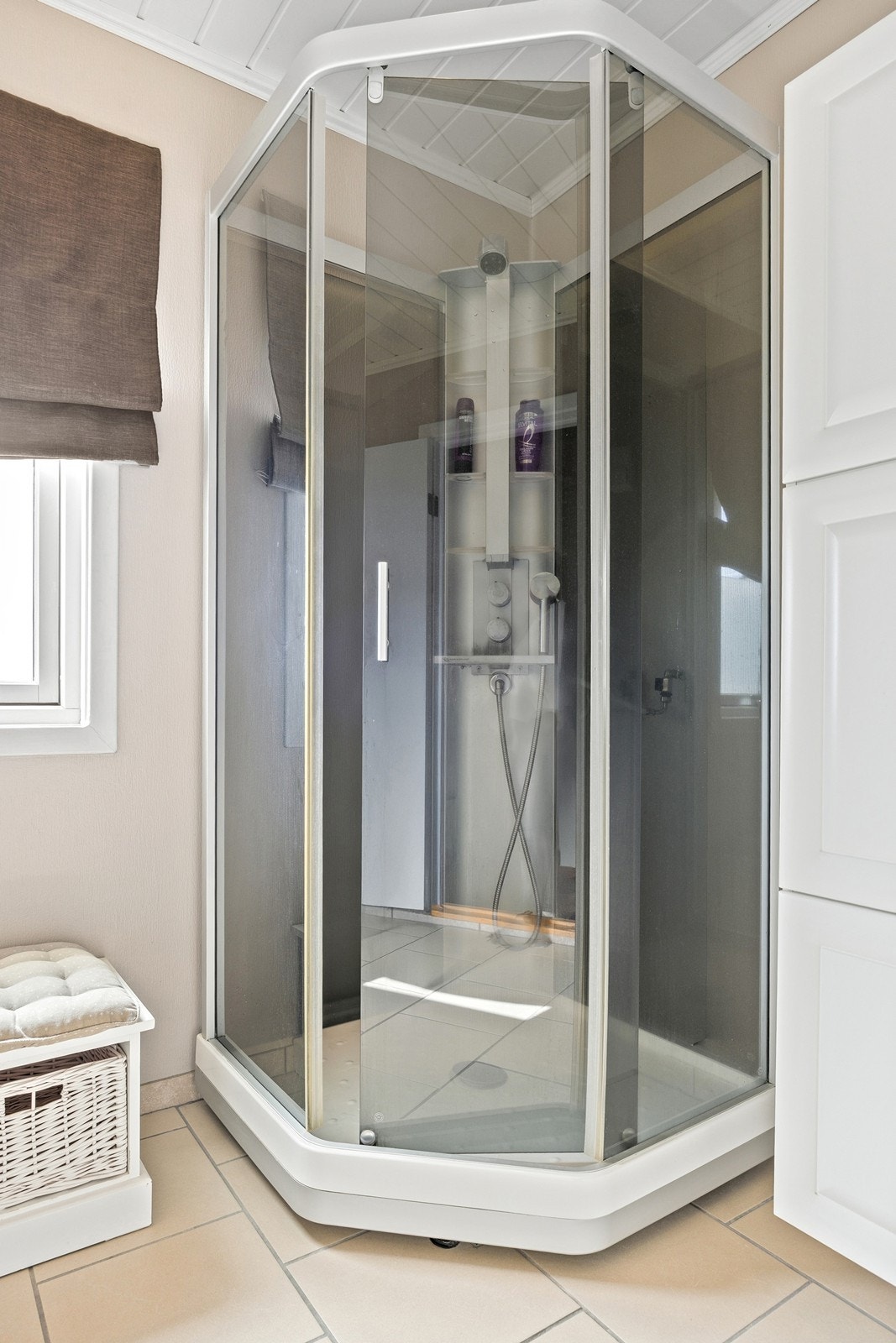 Overflatene på badet ble oppgradert rundt år 2000. Galleribilde