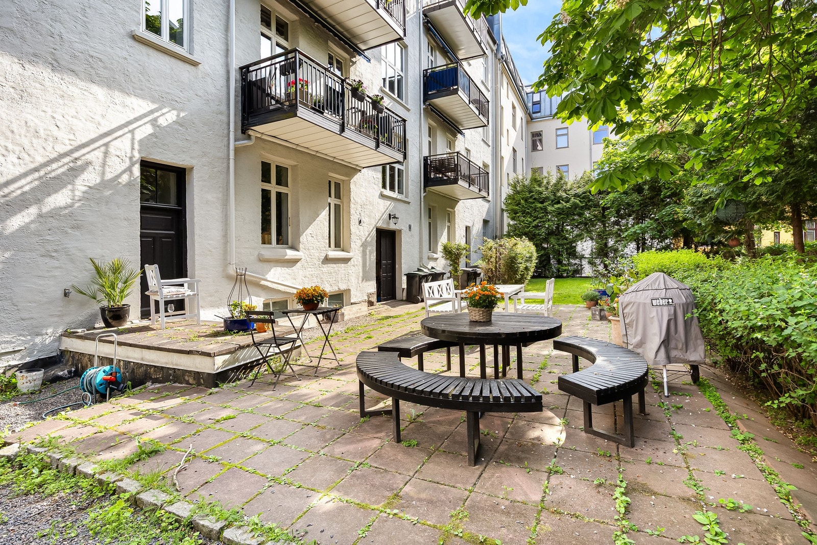 Bygården disponerer også en trivelig bakgård for beboerne. Galleribilde