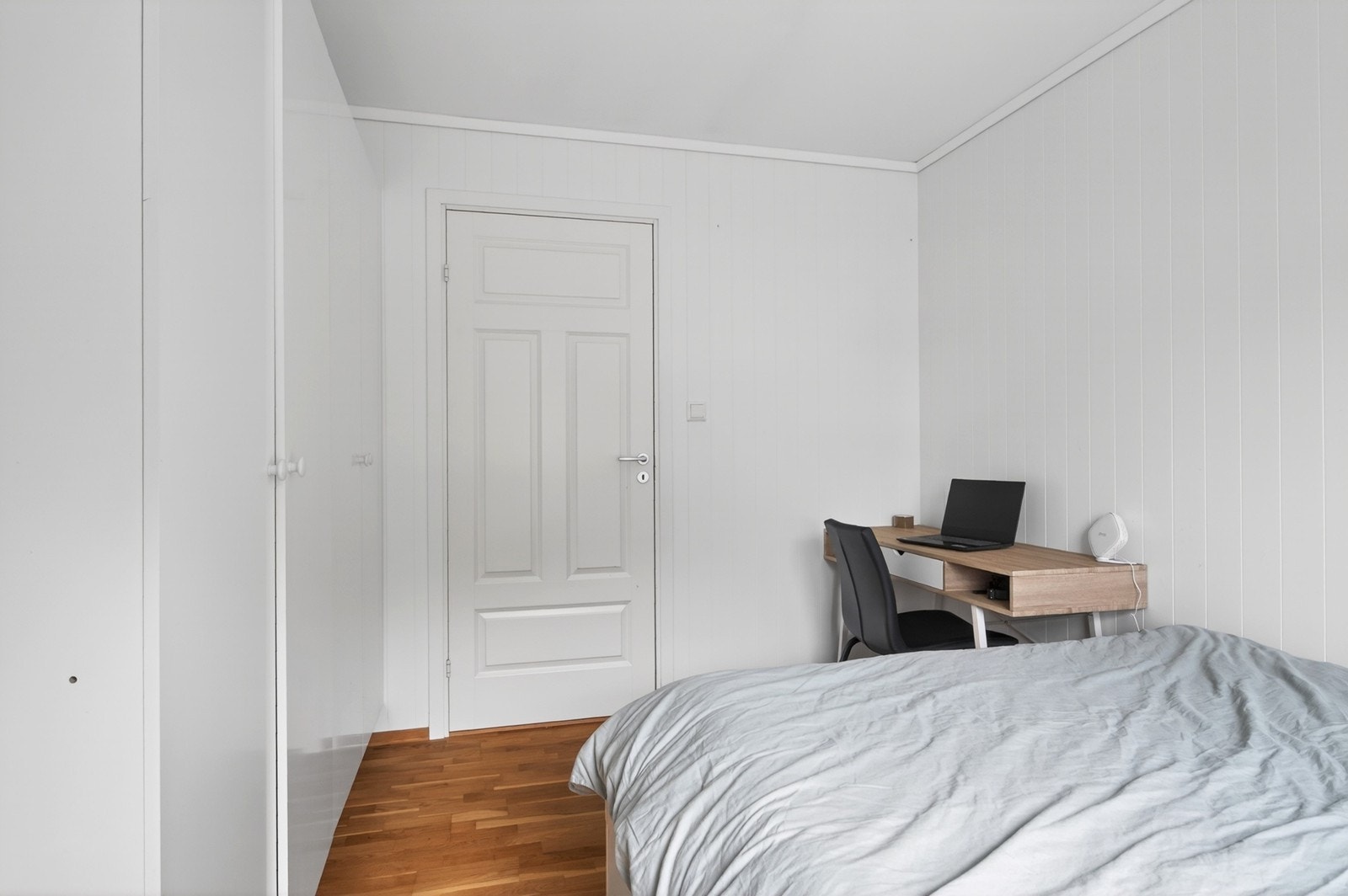 Her er det god lagring i 2 doble garderobeskap Galleribilde