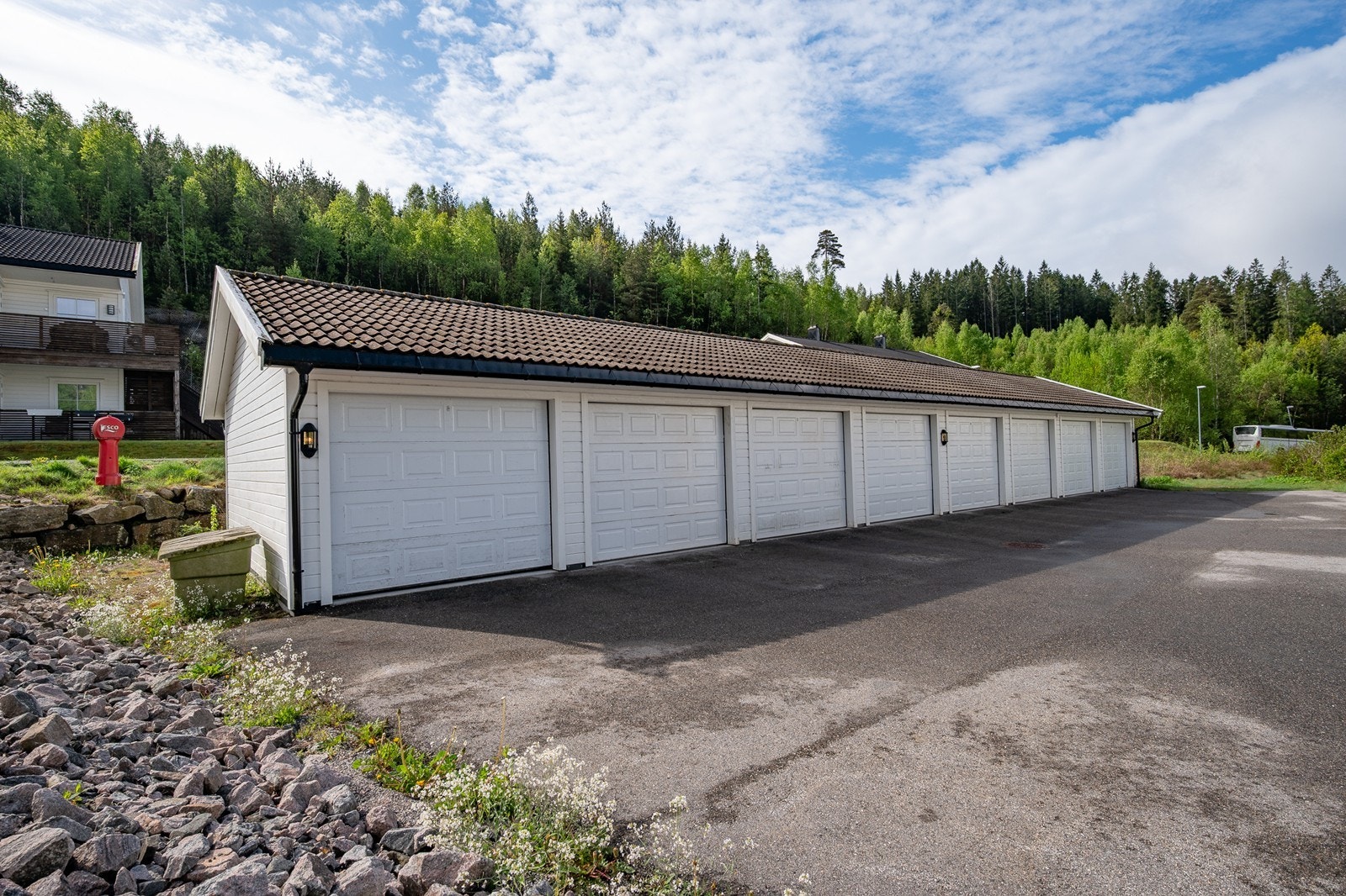 Fast garasjeplass i rekke Galleribilde