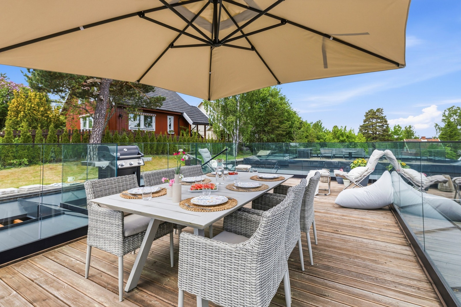 Perfekt for invitasjoner til sosiale sammenkomster med familie og venner, bursdager og 17. mai. Galleribilde