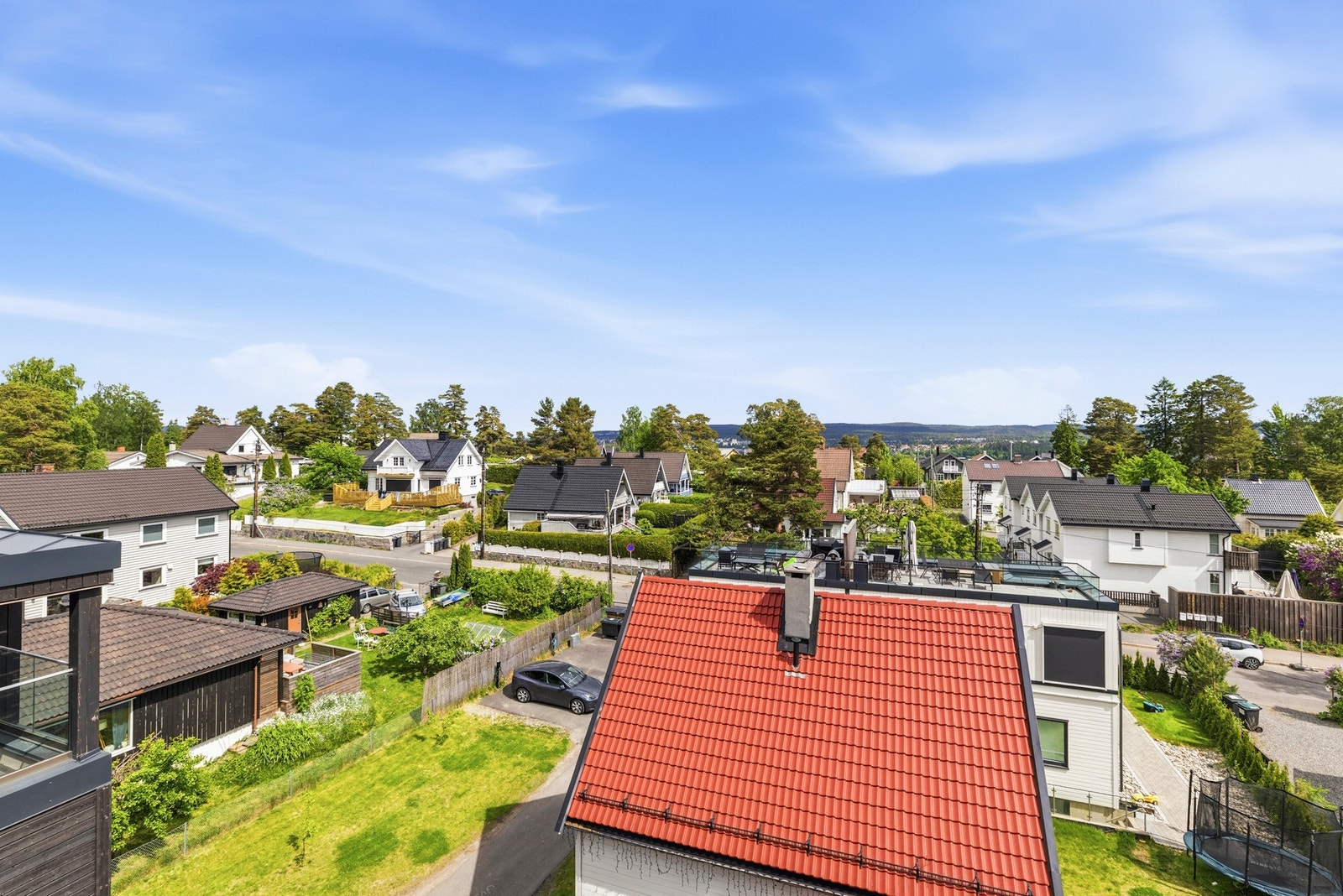 Her får du både en solrik takterrasse på ca. 32 kvm og en hyggelig balkong på ca. 9 kvm. Galleribilde