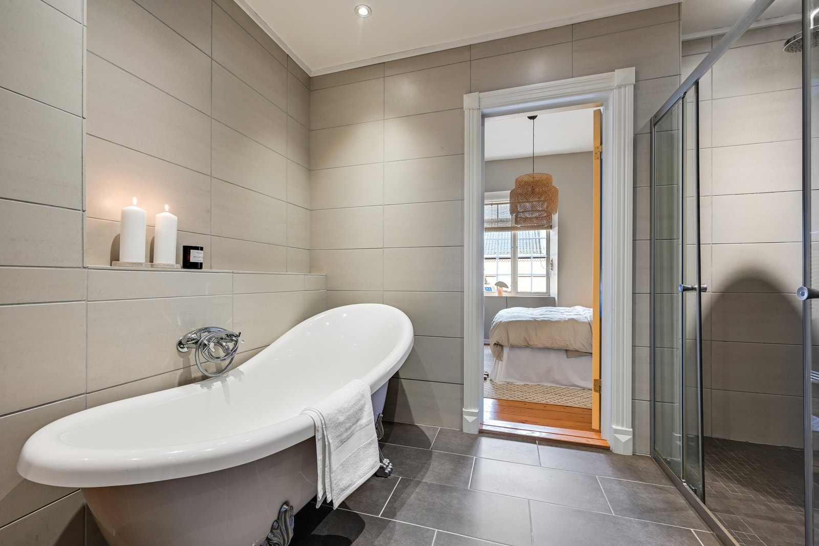 Fra hovedsoverommet er det direkte adkomst til badet Galleribilde