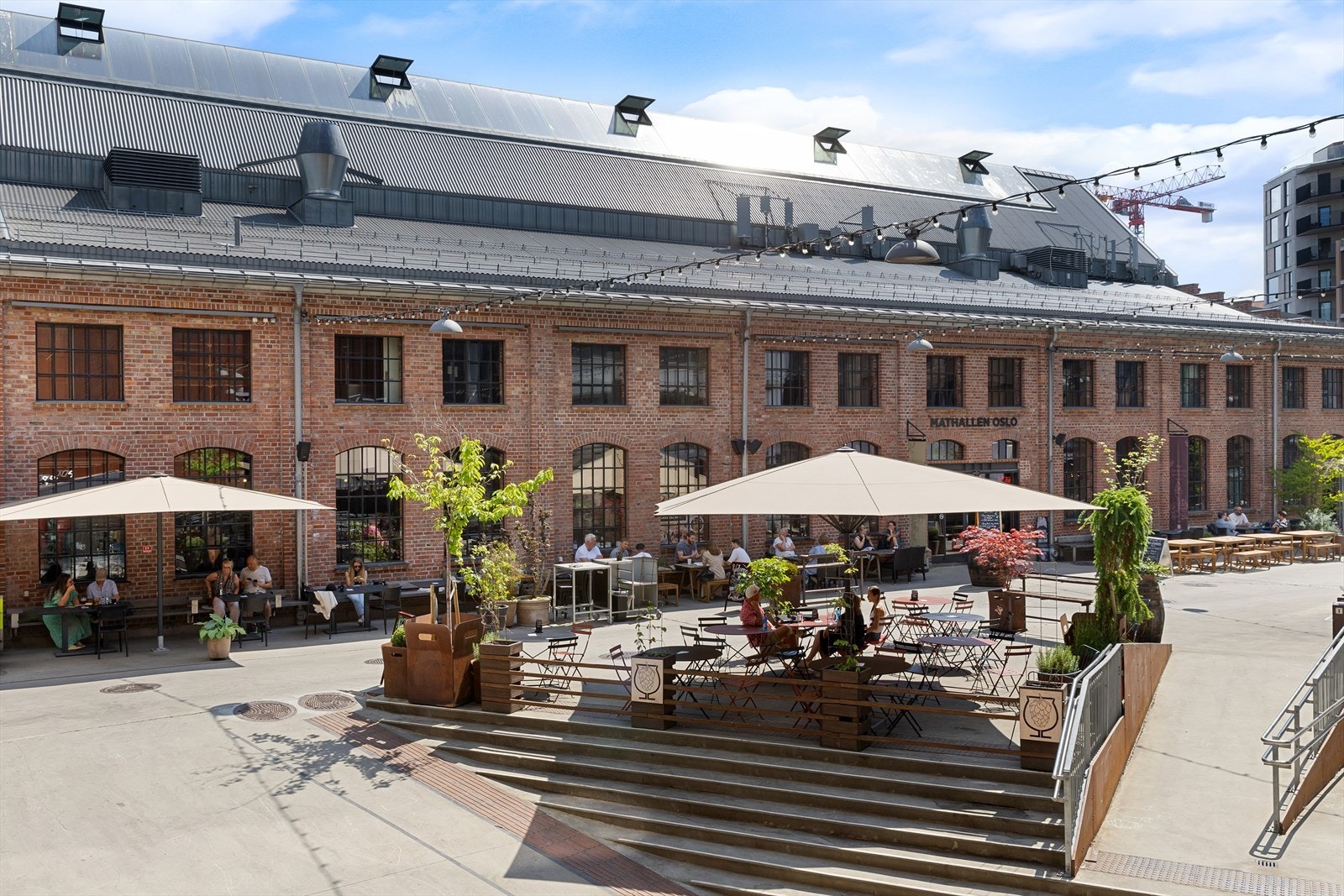 Området byr på et mangfold av kultur- og serveringssteder, som Mathallen Oslo. Galleribilde