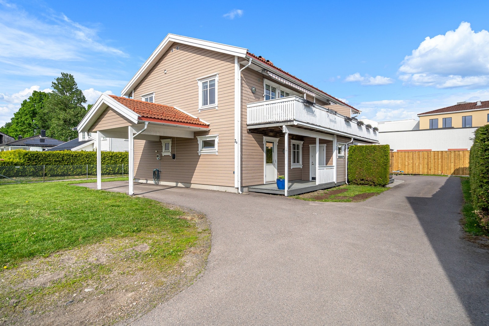 Parkering i carport Galleribilde