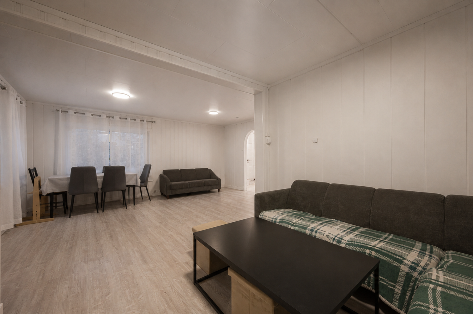 - Boligen er pr idag utleid i sin helhet for ca kr 245 000,- pr år og kan selges med leietagere for den som ønsker. Galleribilde