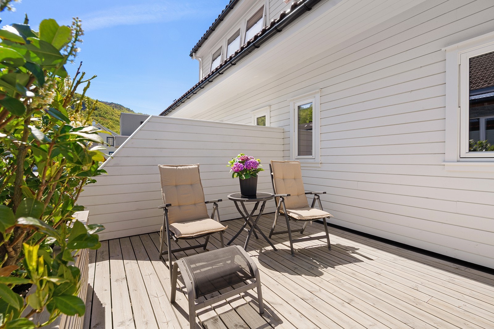Med flere utesoner har du mulighet til å sitte i solen fra morgen til kveld. Galleribilde