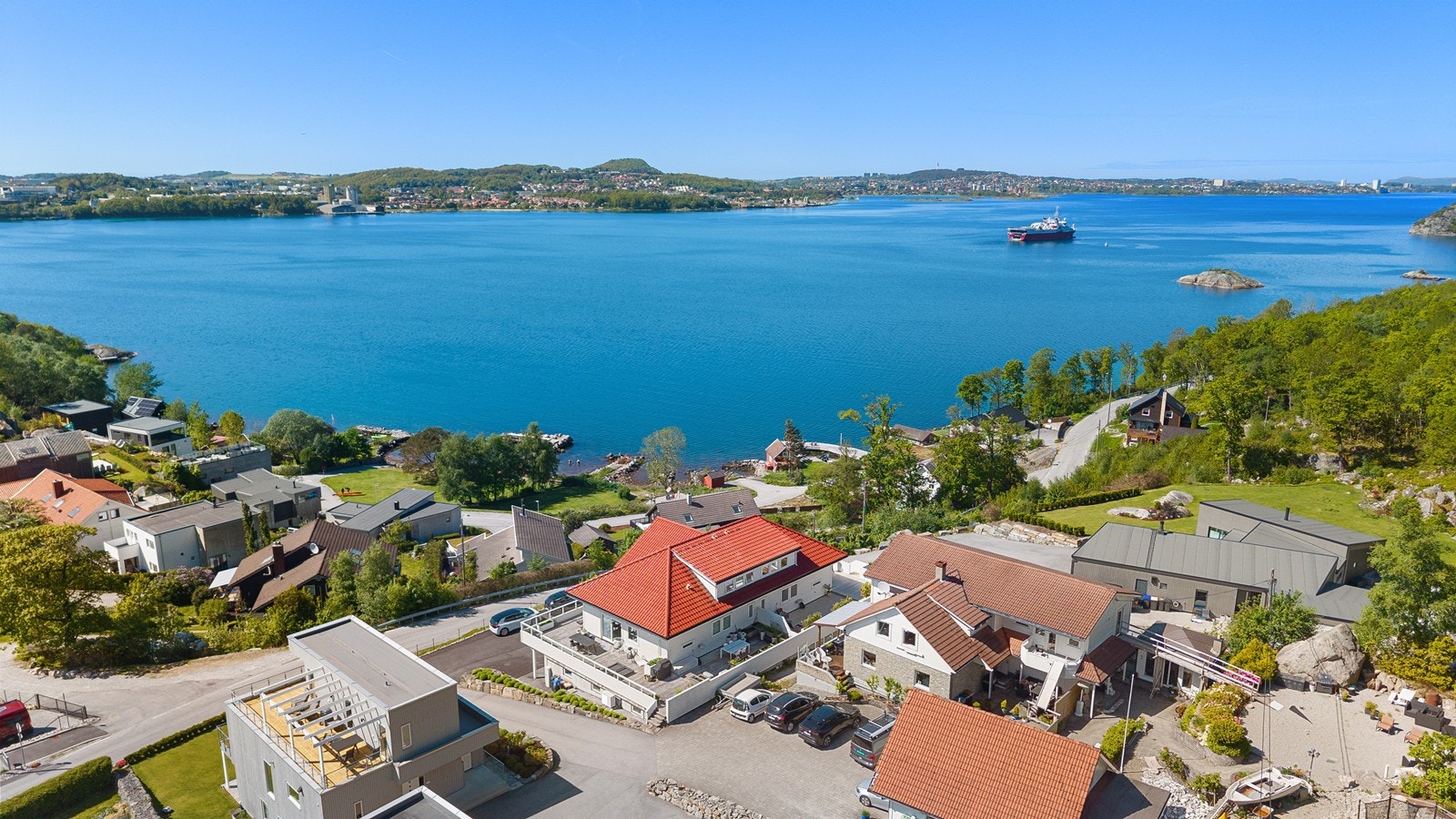 Du er et steinkast fra sjøen! Galleribilde