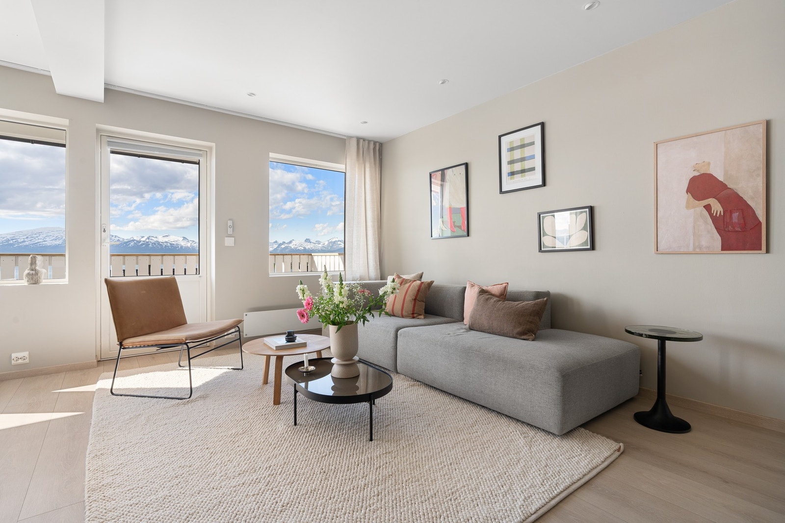 Fra stuen er det direkte utgang til en balkong på ca. 12 m². Galleribilde
