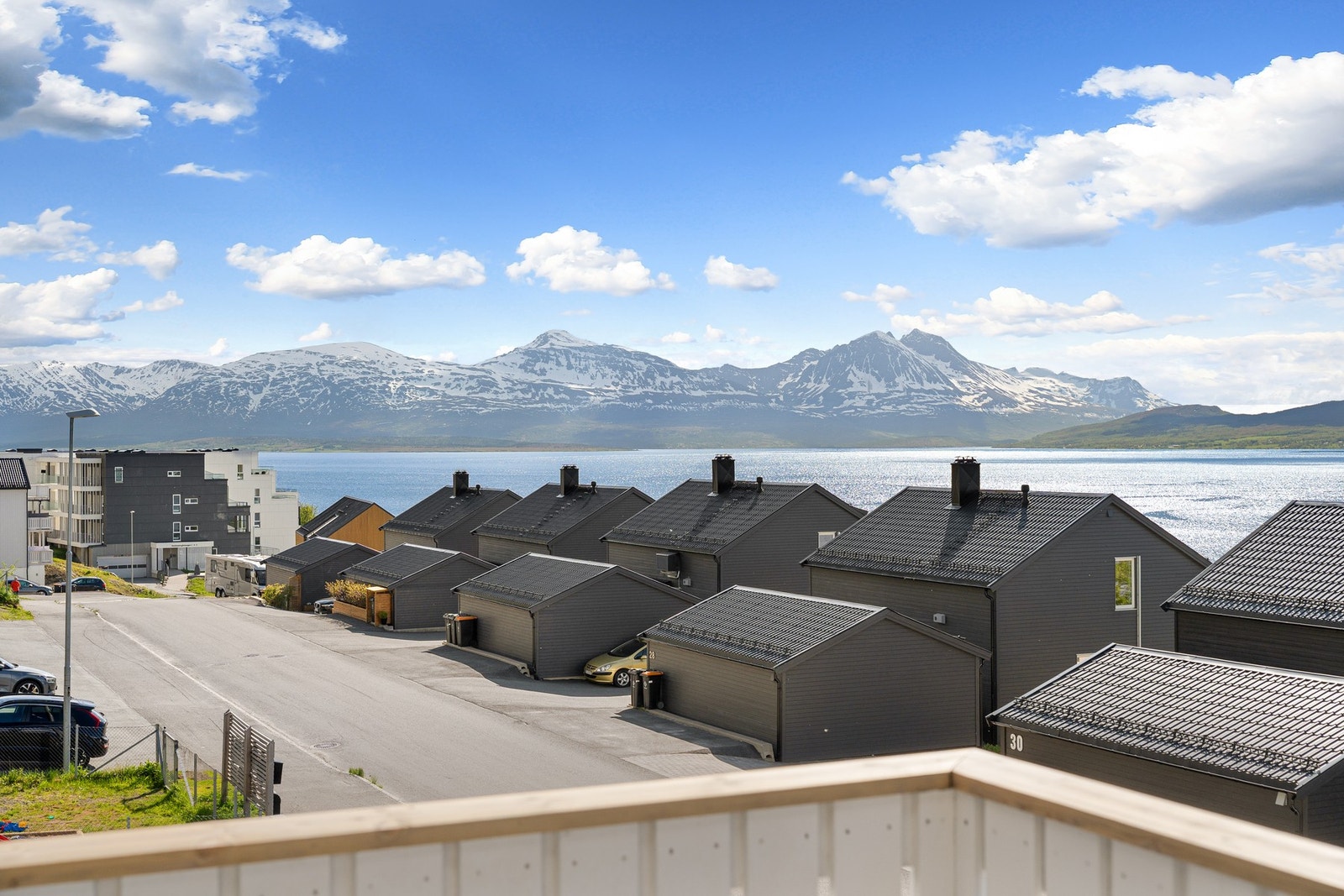 Nærmeste dagligvarebutikk, Coop Extra og Rema 1000, ligger kun fire minutter unna med bil. Galleribilde