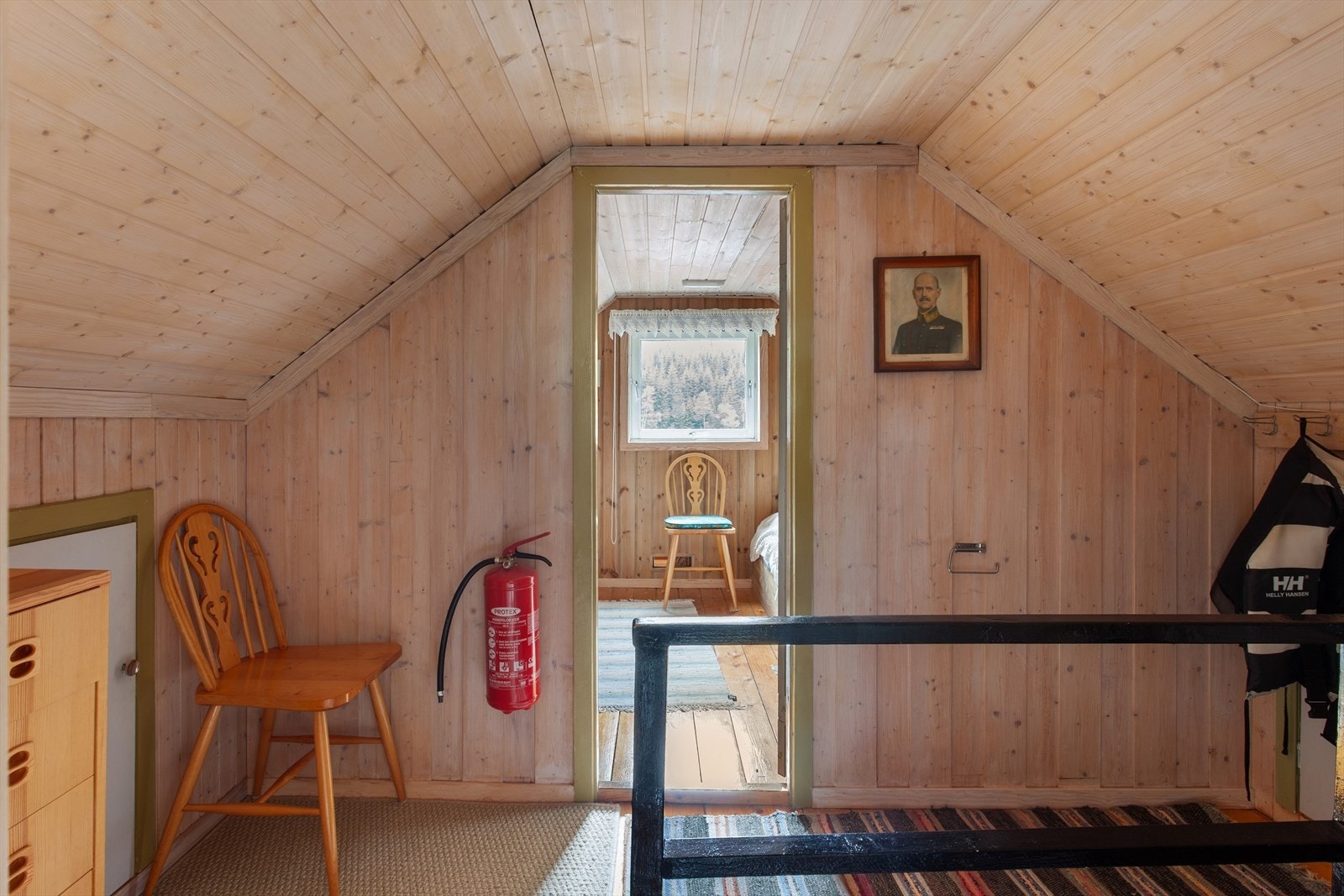Fra loftsgangen er det adkomst til begge soverommene. Galleribilde