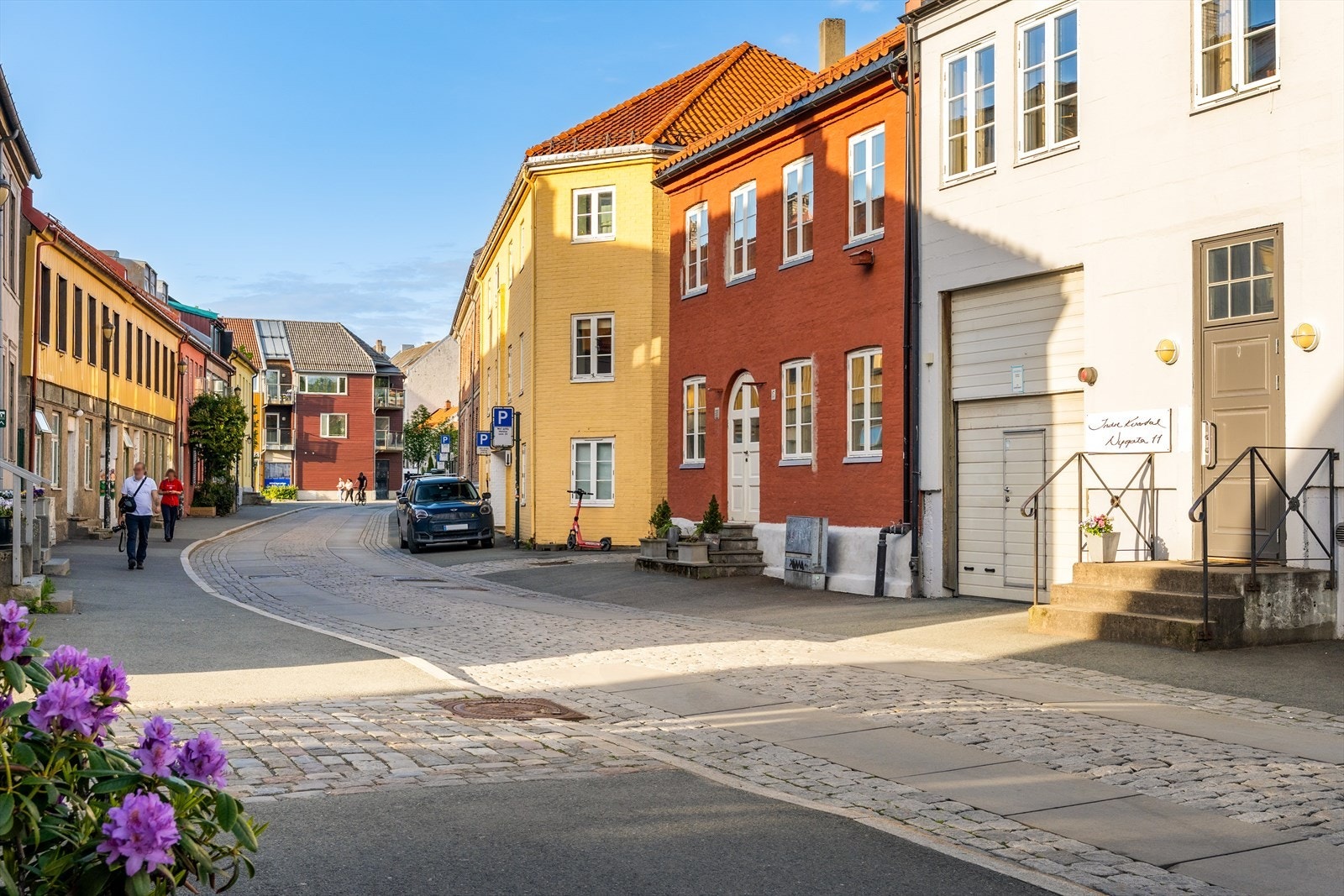 FasadeFlytt inn til en enkel hverdag med "alt" i umiddelbar nærhet. Nærområdet byr på et rikt tilbud av kafeer, butikker, restauranter og uteliv. Galleribilde