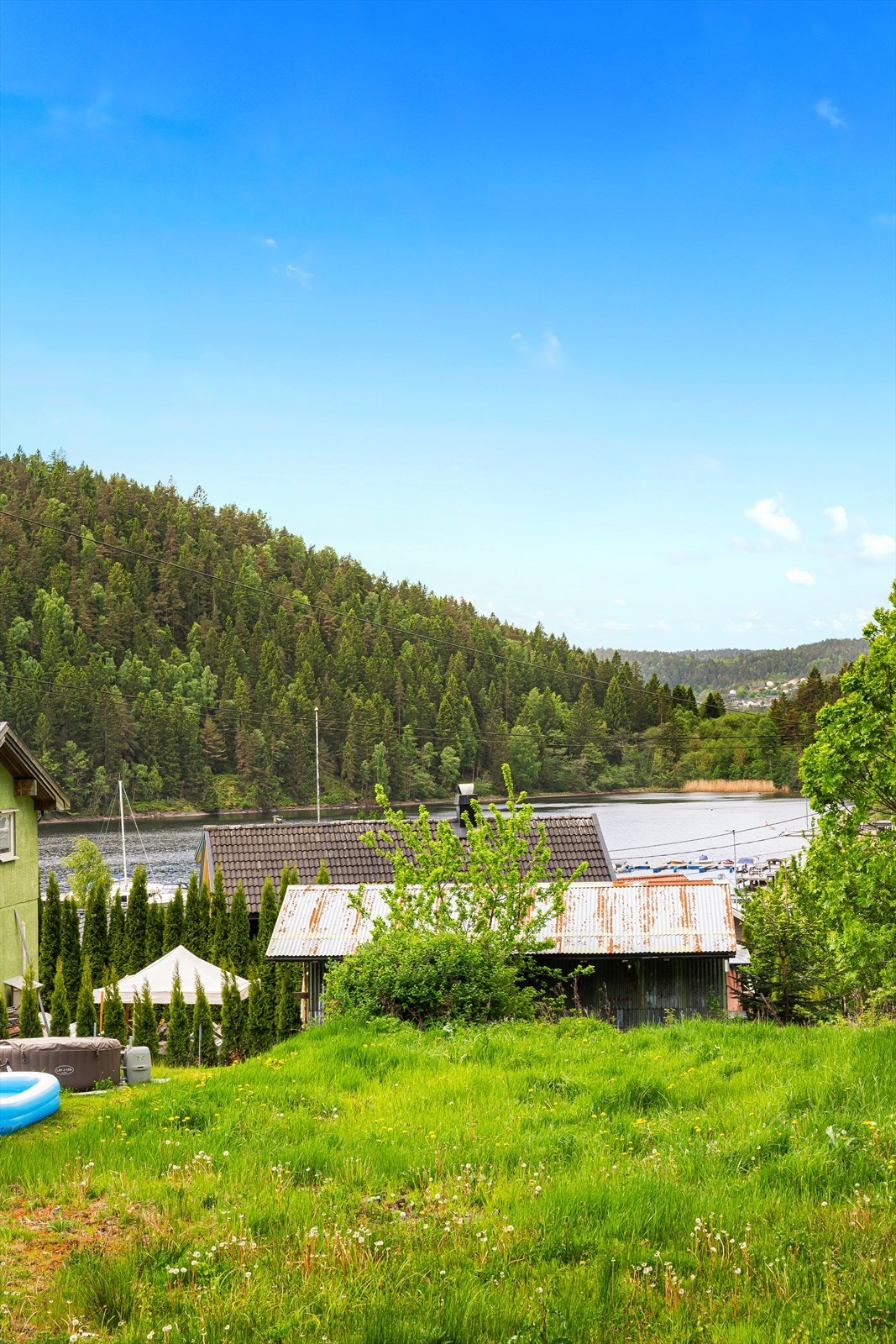 Utsikt fra bakkenivå. Galleribilde