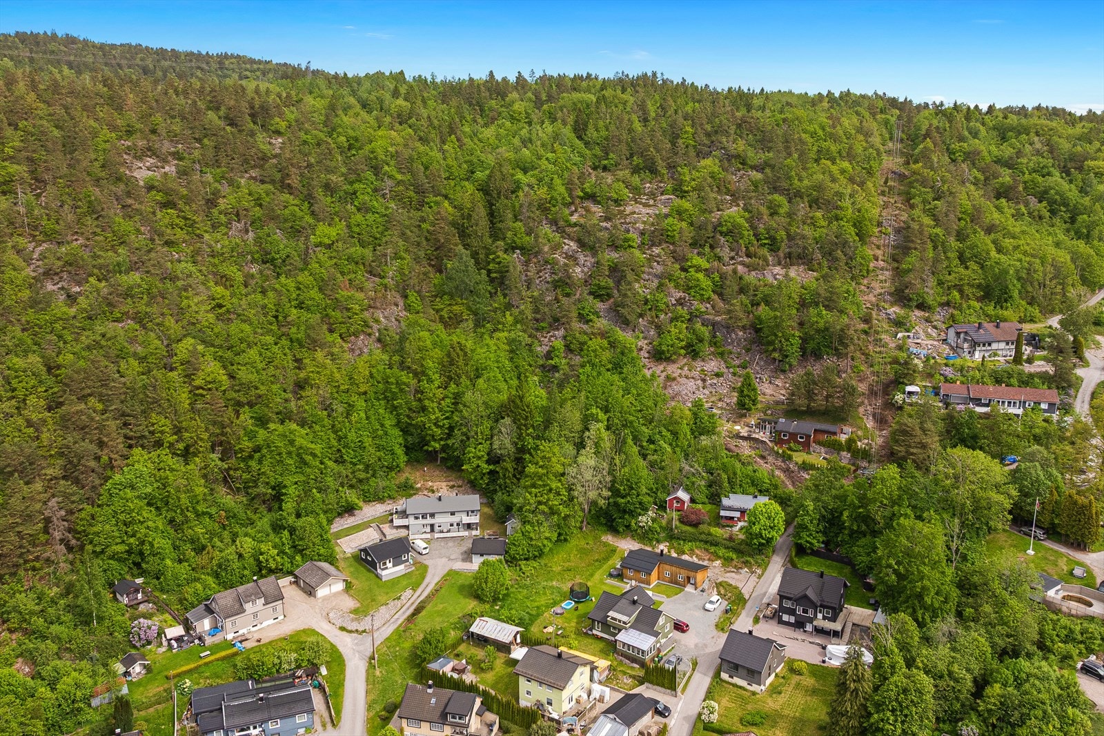 Fra tomtene er det 10 minutter til Porsgrunn sentrum og 20 minutter fra Skien sentrum. Galleribilde