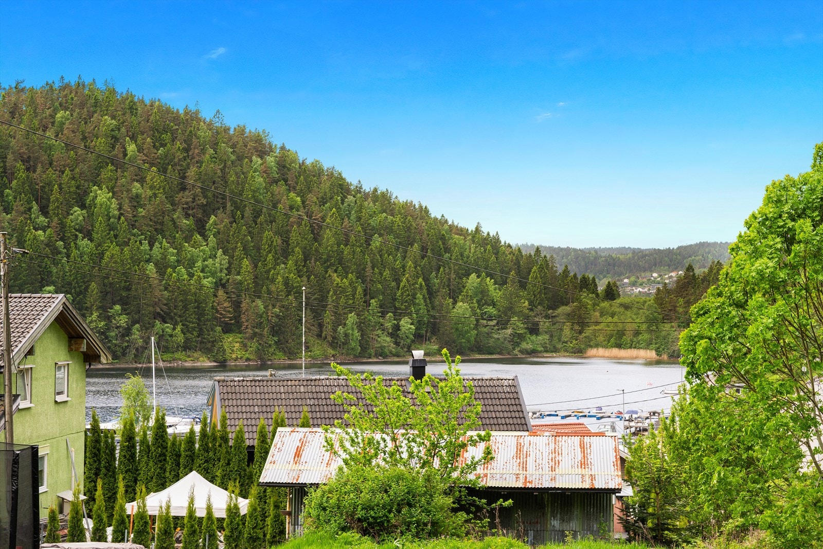 Utsikt fra bakkenivå. Galleribilde