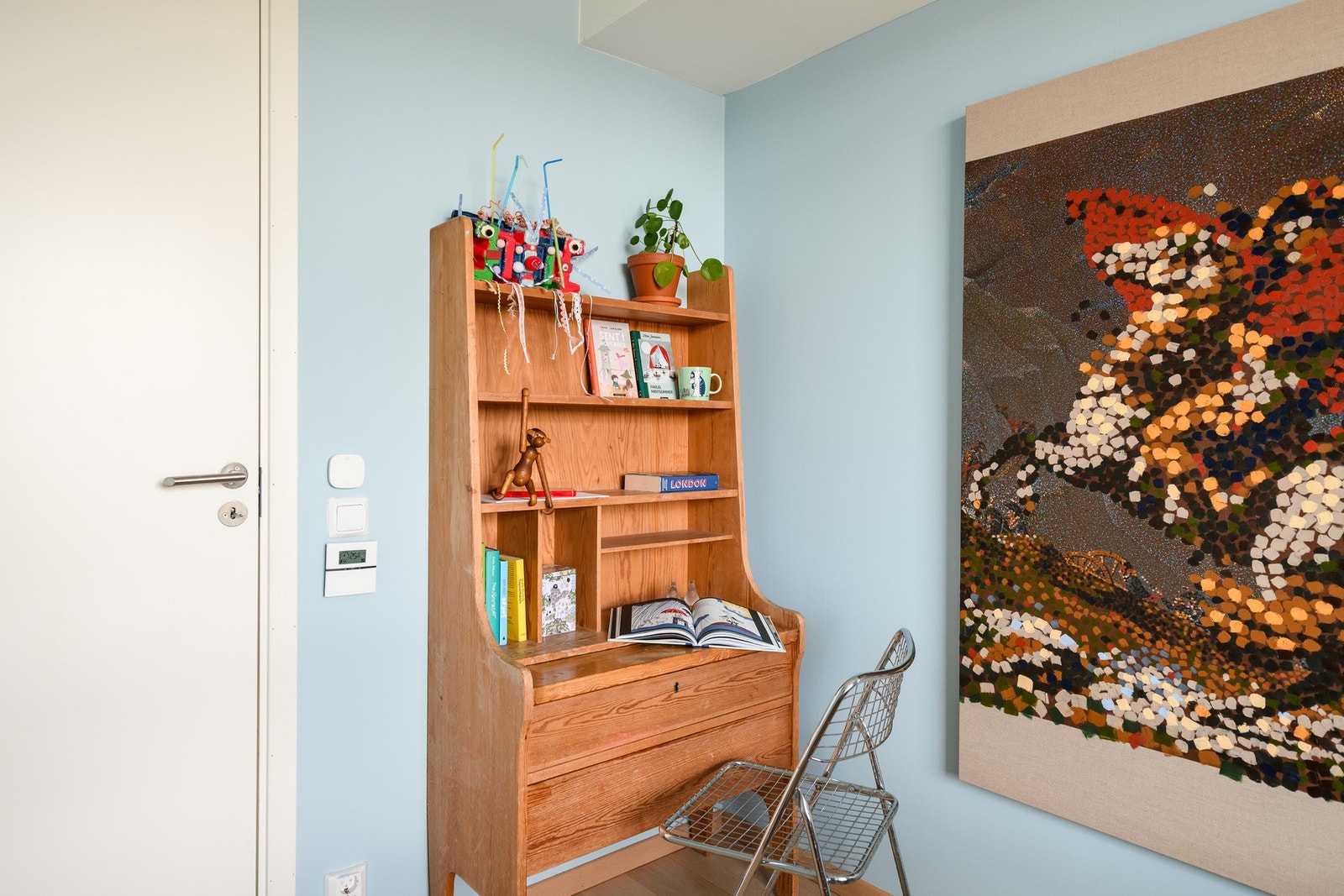 Rolig og behagelig rom med god møbleringsfrihet. Galleribilde