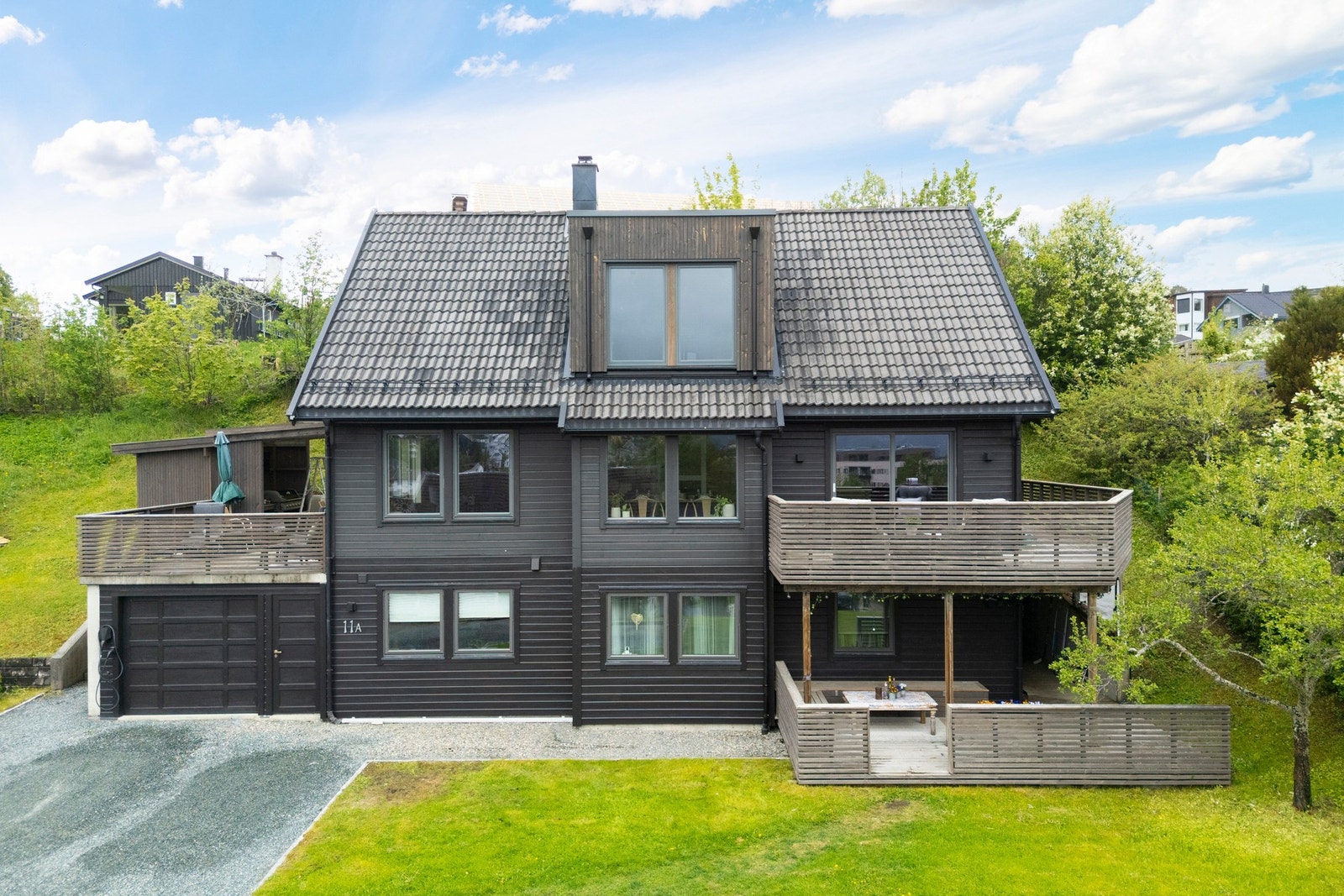 Velkommen til Olav Duuns veg 11a, meget romslig og attraktiv enebolig! Galleribilde