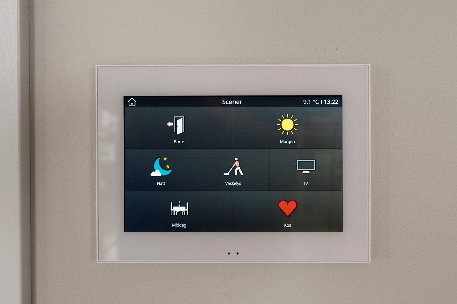 7" Touchscreen sentralt i stue/kjøkken Galleribilde