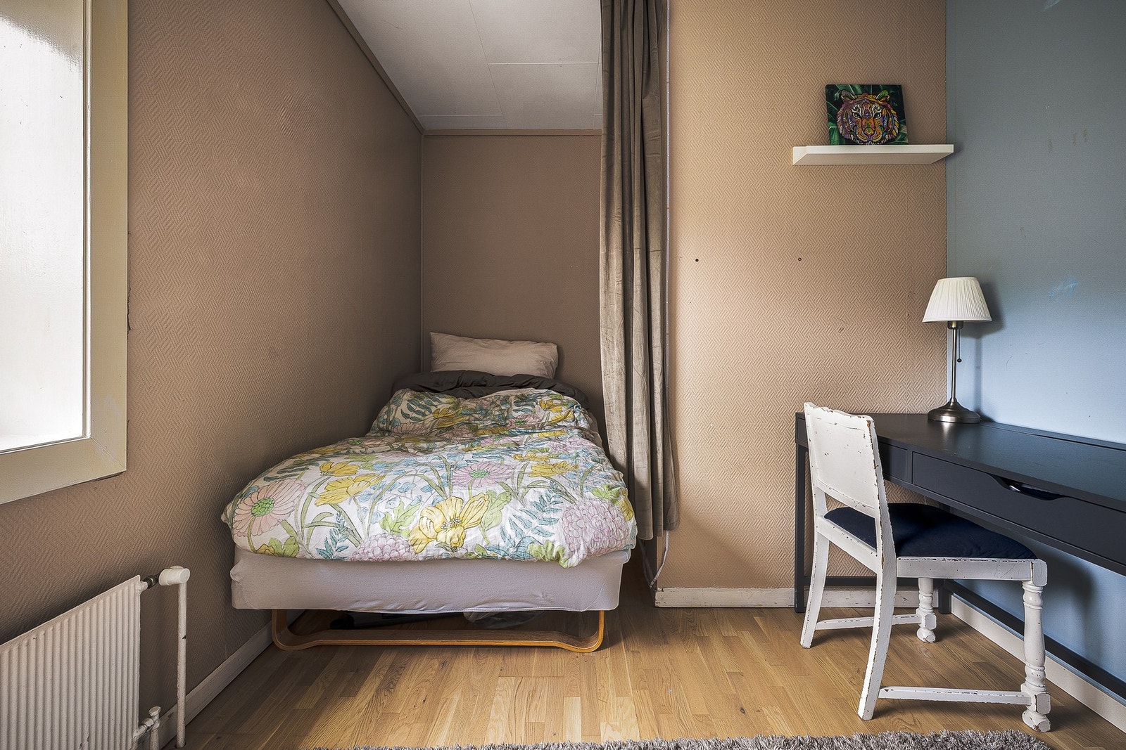 Hvert av rommene har god plass til seng, og garderobe. Galleribilde