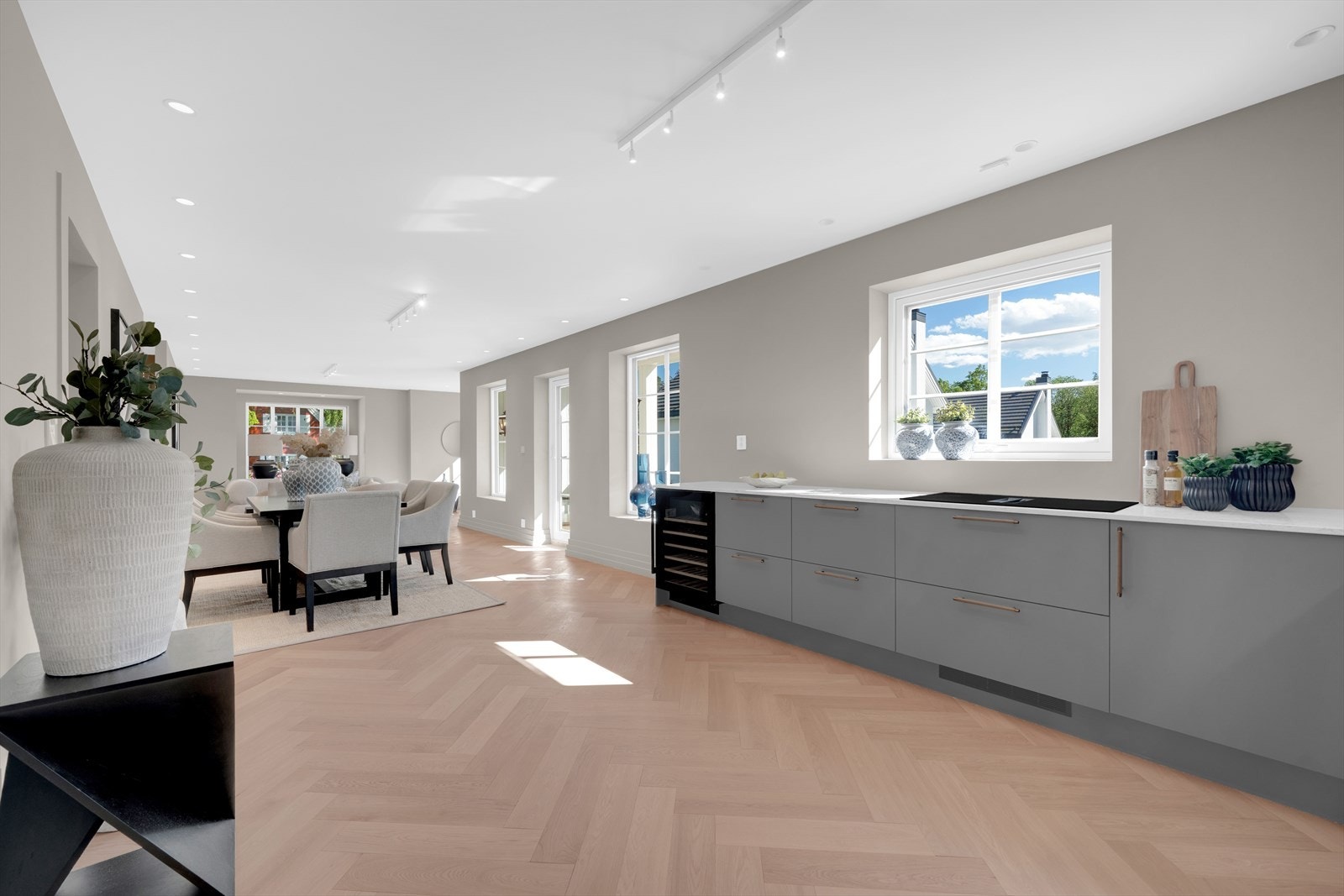 Stort sosialt rom med plass til hele familien Galleribilde