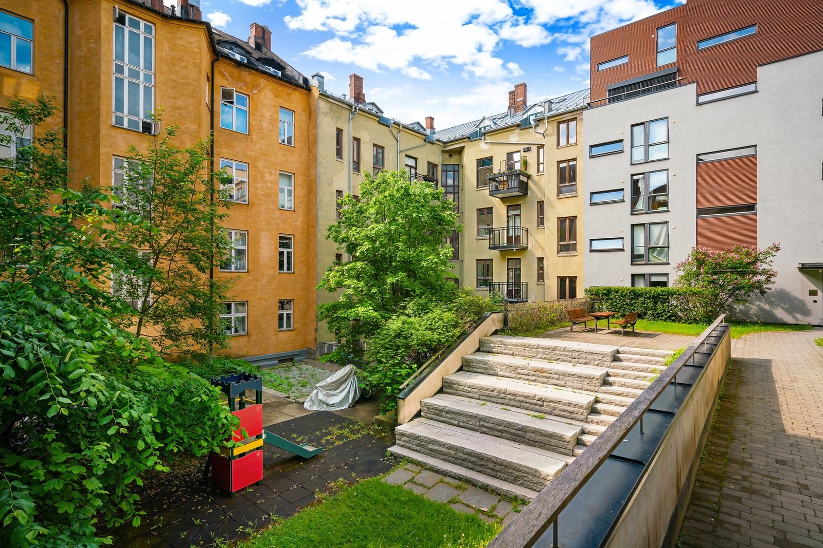 Sameiet har en nydelig, rolig bakgård. Galleribilde