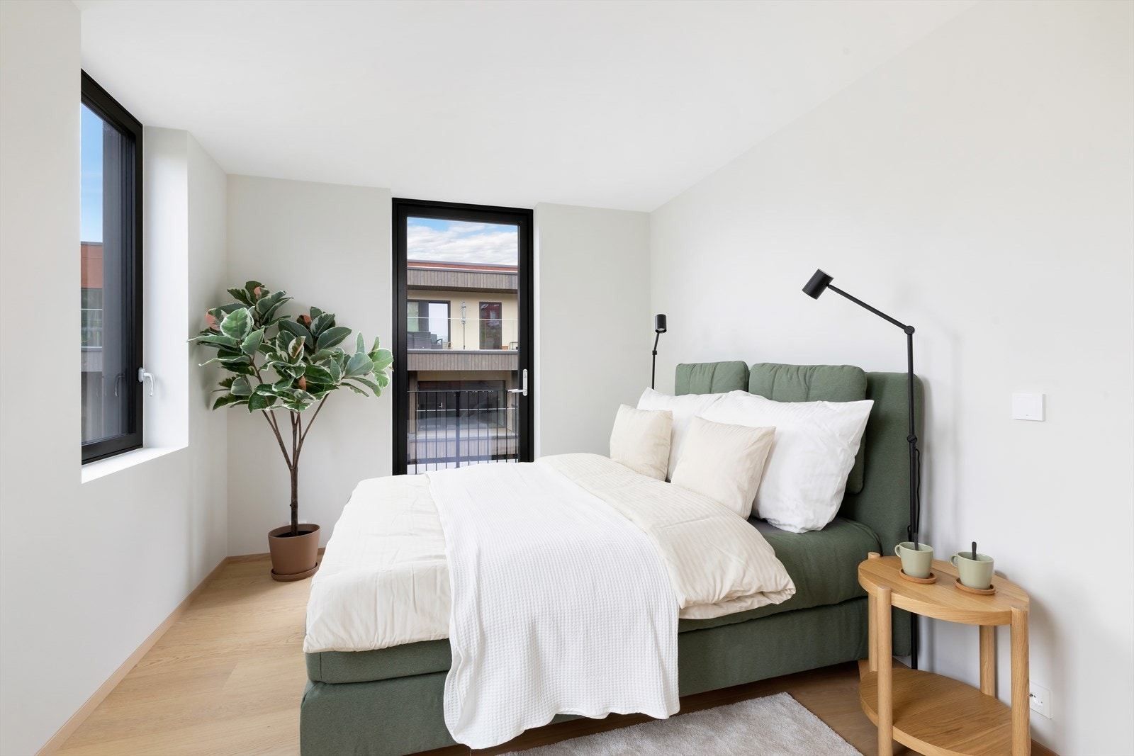 Hovedsoverommet er romslig og har plass til dobbeltseng, garderobe og øvrig møblement. Galleribilde