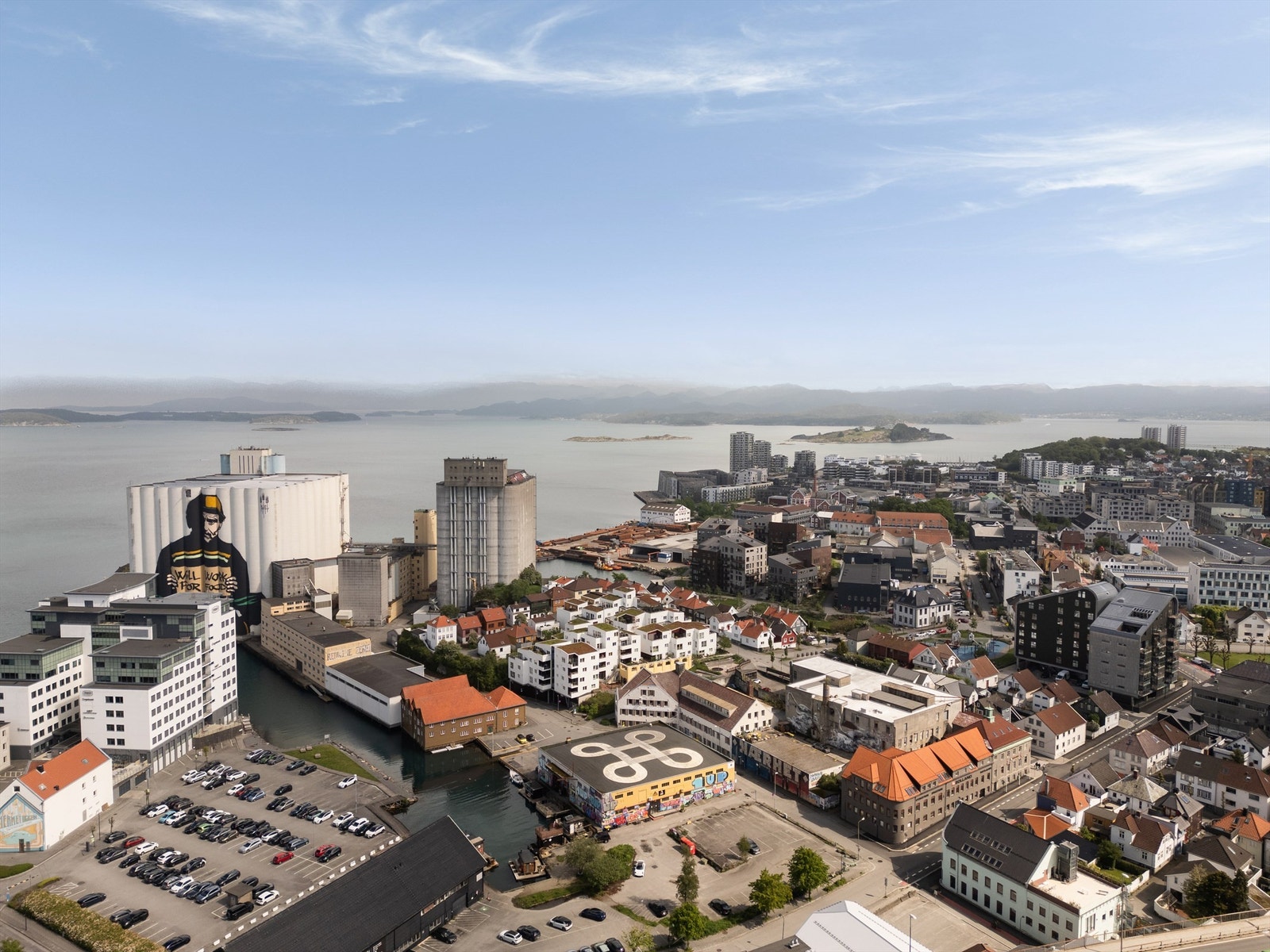 Boligen er i enden av Pedersgata, rett ved Bellies, Svankevika og med kort avstand til Tou scene. Området er blitt bebygd med nye leiligheter og rekkehus, og er fremdeles et område i utvikling. Galleribilde