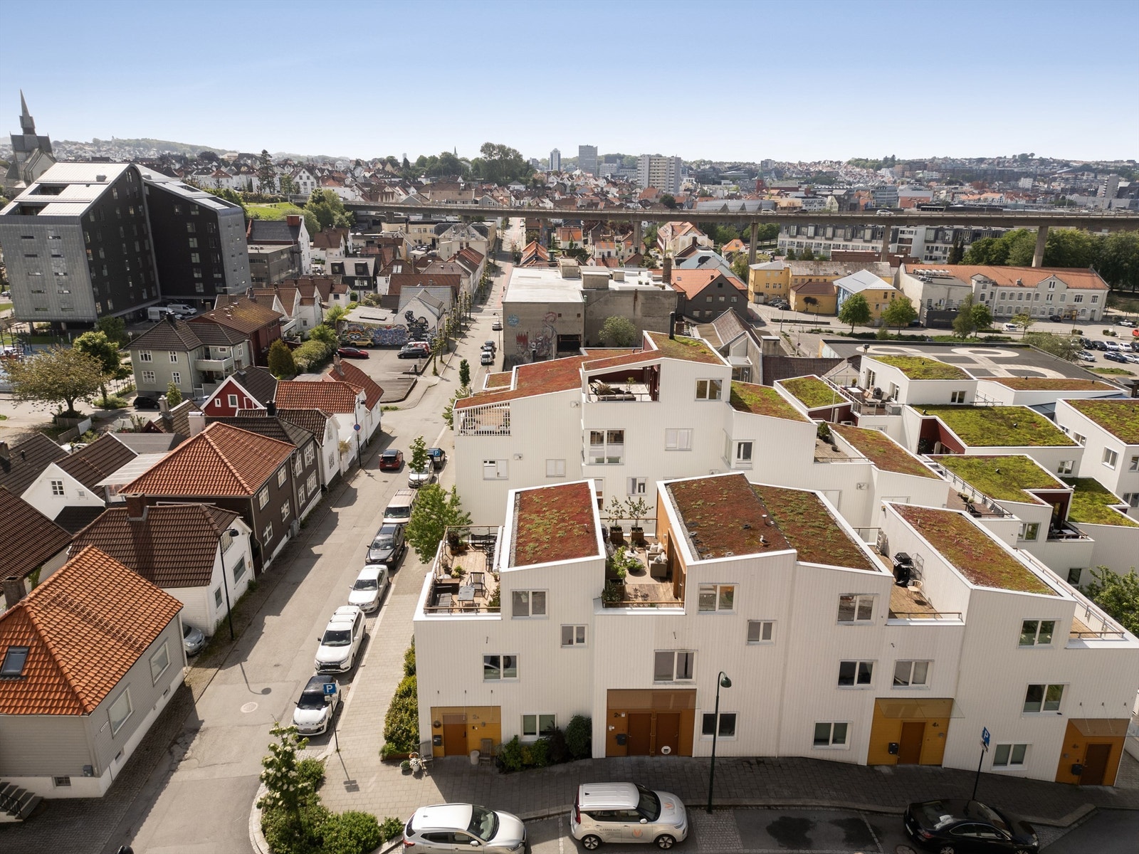 Urban, rolig og fin beliggenhet i enden av Pedersgata, med umiddelbar nærhet til Stavanger sentrum og Østre Bydel. Galleribilde