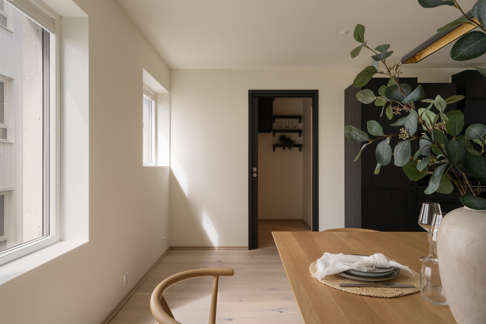 i samme etasje som kjøkken og spisestue, er det også innvendig bod og bad II. Galleribilde