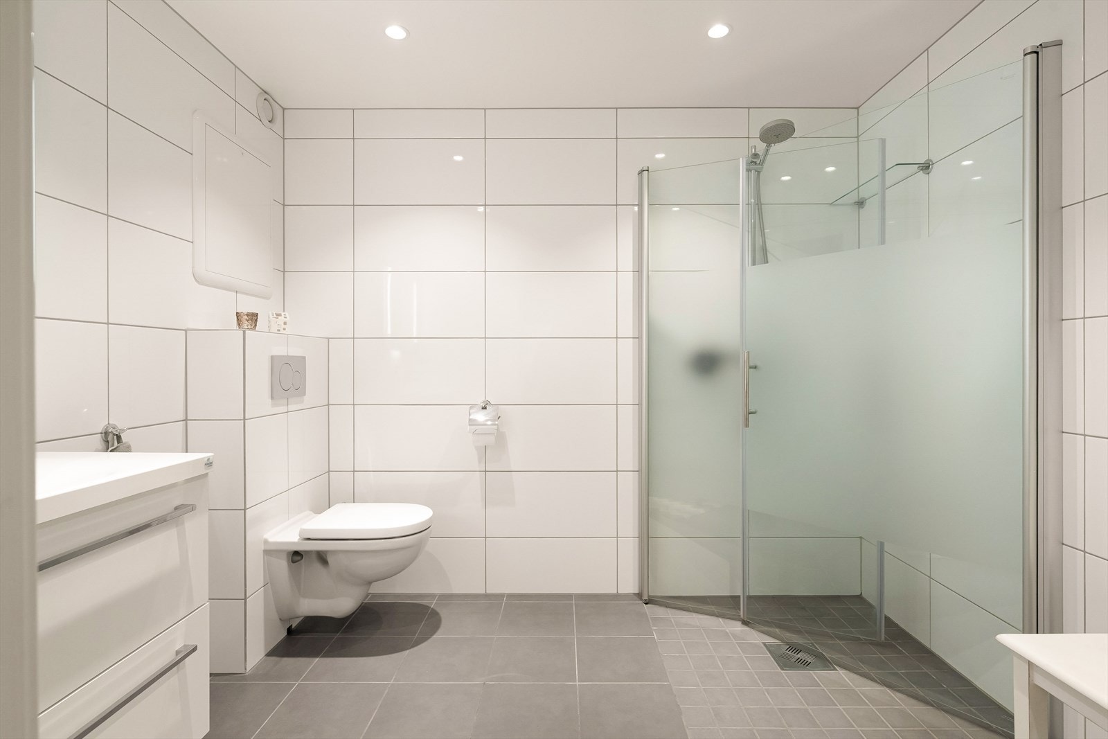 Badet er av god størrelse og holder en moderne standard fra 2015. Galleribilde