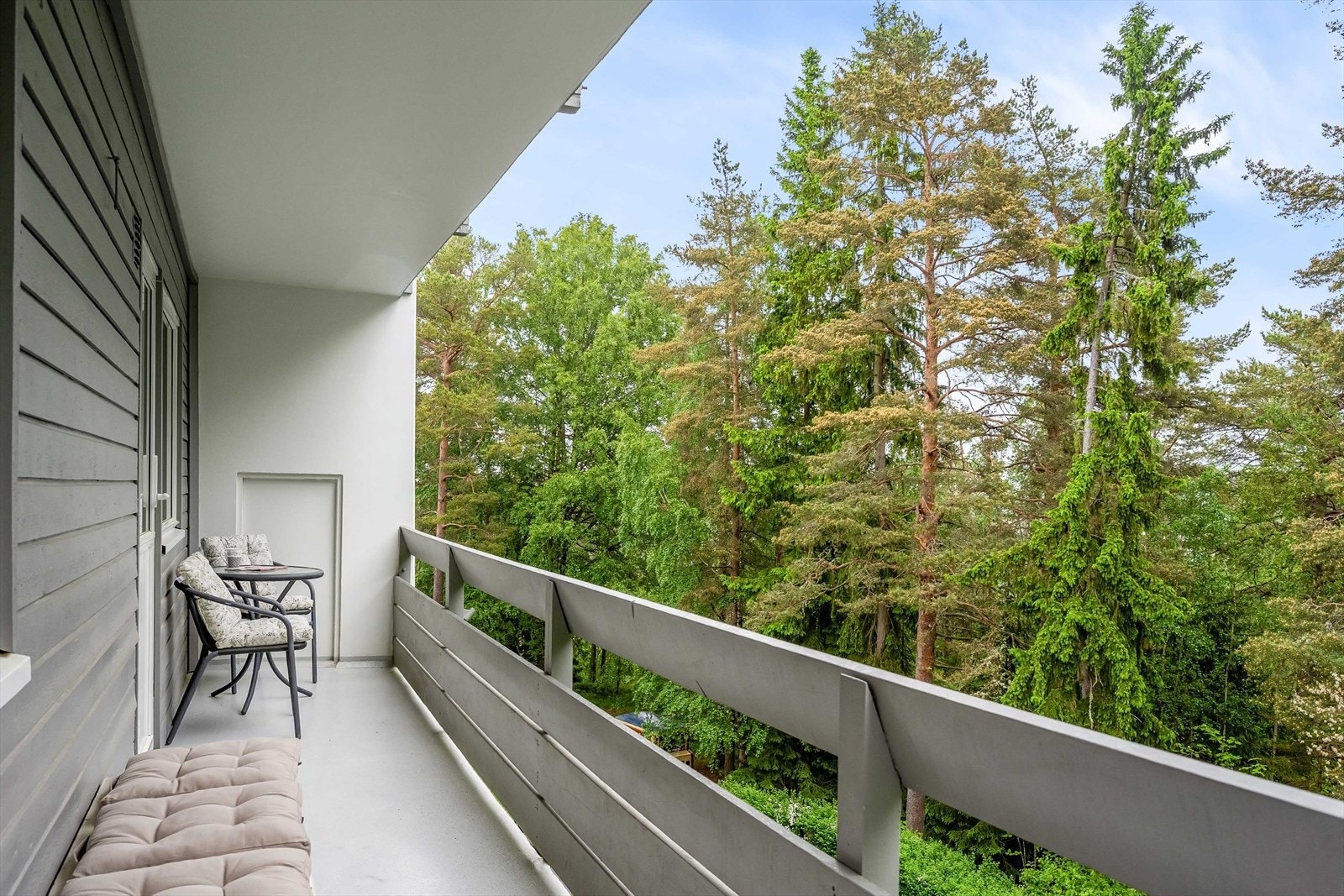 Her er det plass til en liten spisegruppe og beplantning. Galleribilde