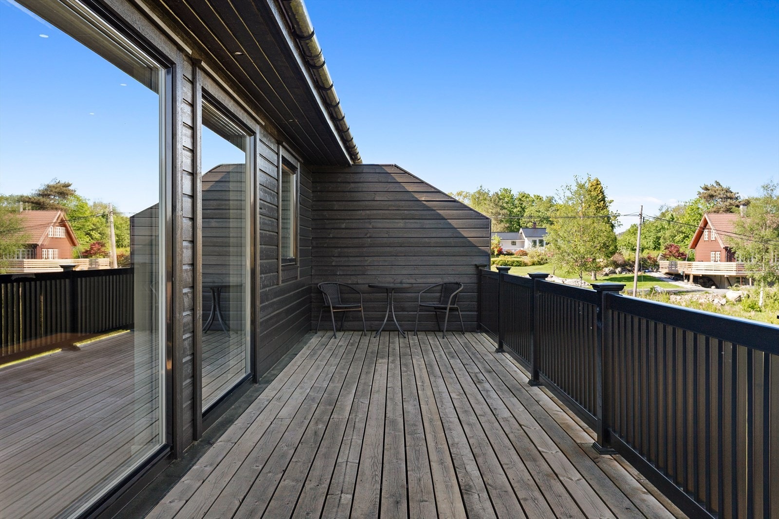 Terrassebord og PVC-rekkverk ble skiftet i 2022. Galleribilde