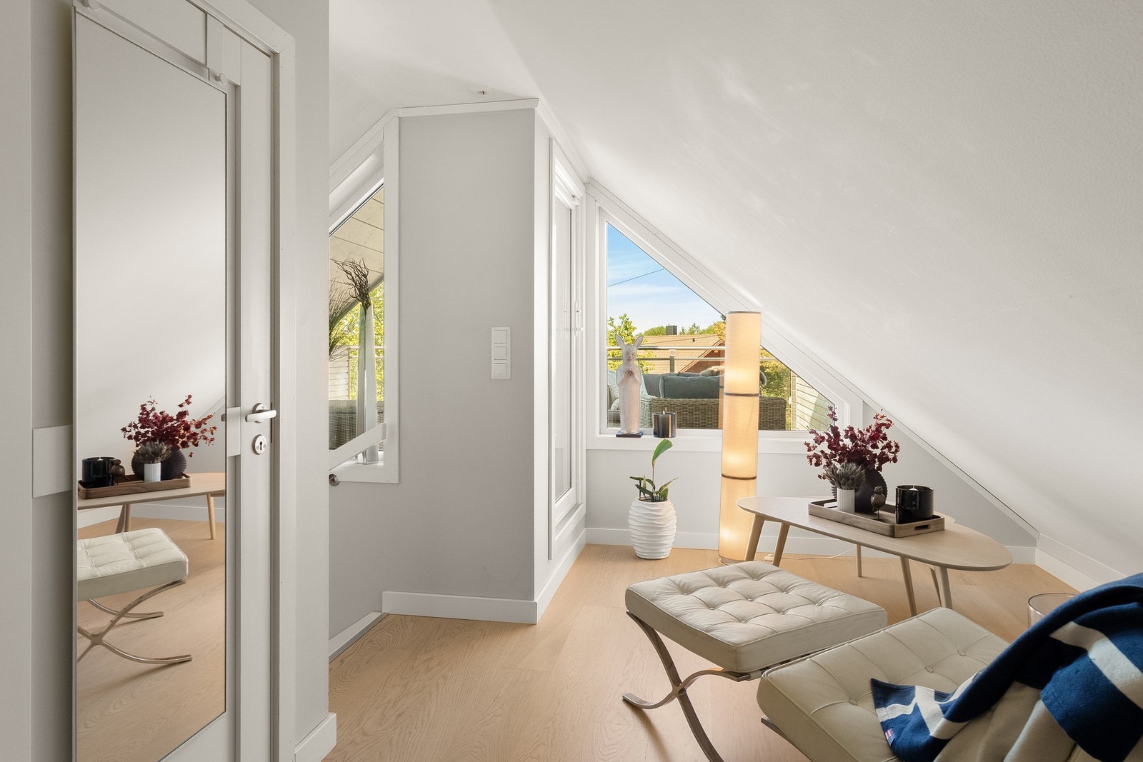 Loftstue. Galleribilde