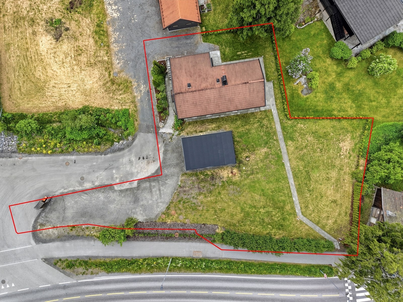 Påtegnet tomtegrenser (avvik kan forekomme) Galleribilde
