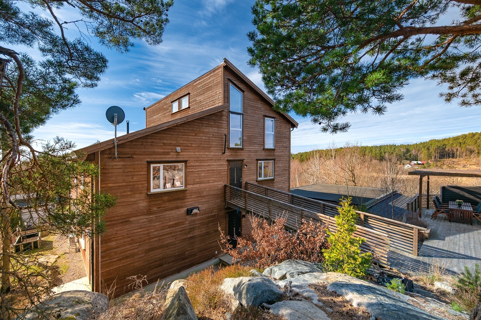 Praktisk adkomst til uteområde bak boligen vi låvebro. Galleribilde