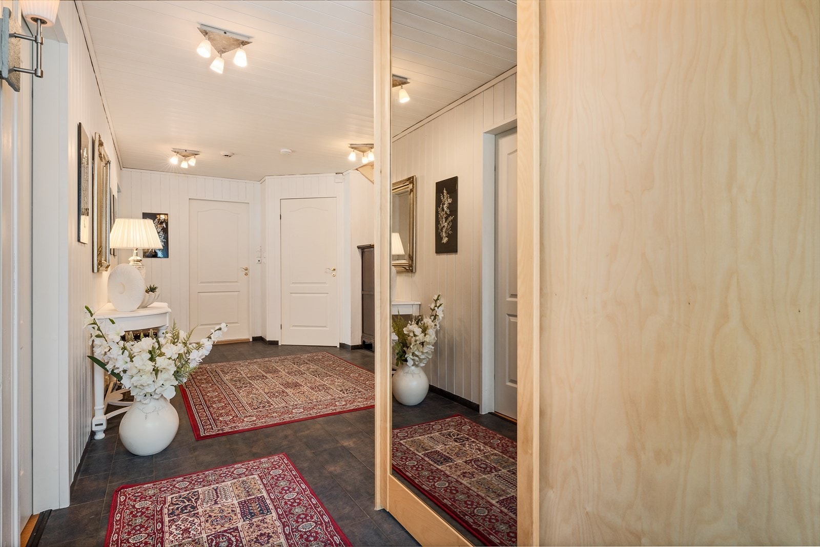 Det er varmekabler i entré/hall, bad og vaskerom Galleribilde