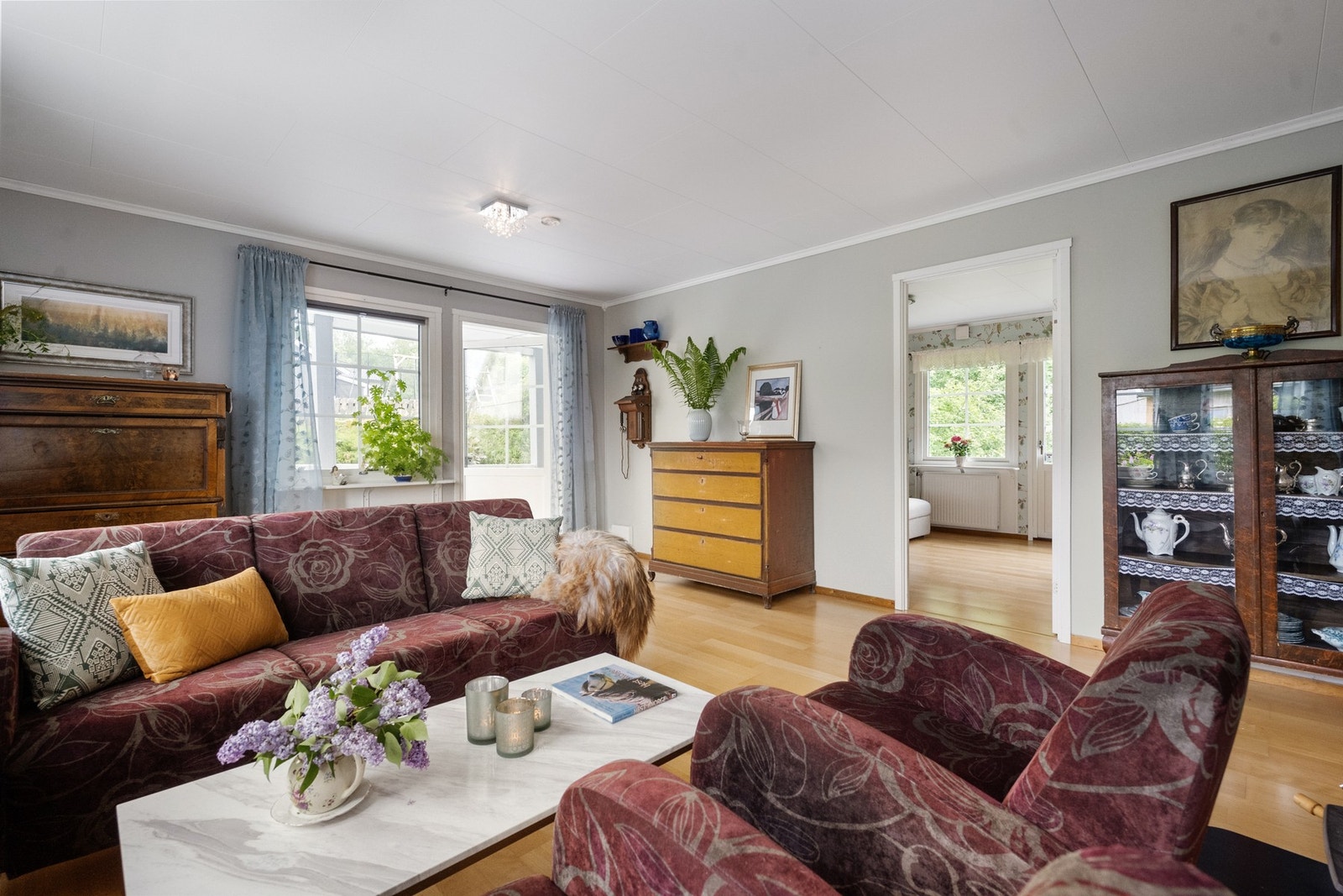 Stue med utgang til overbygd terrasse Galleribilde