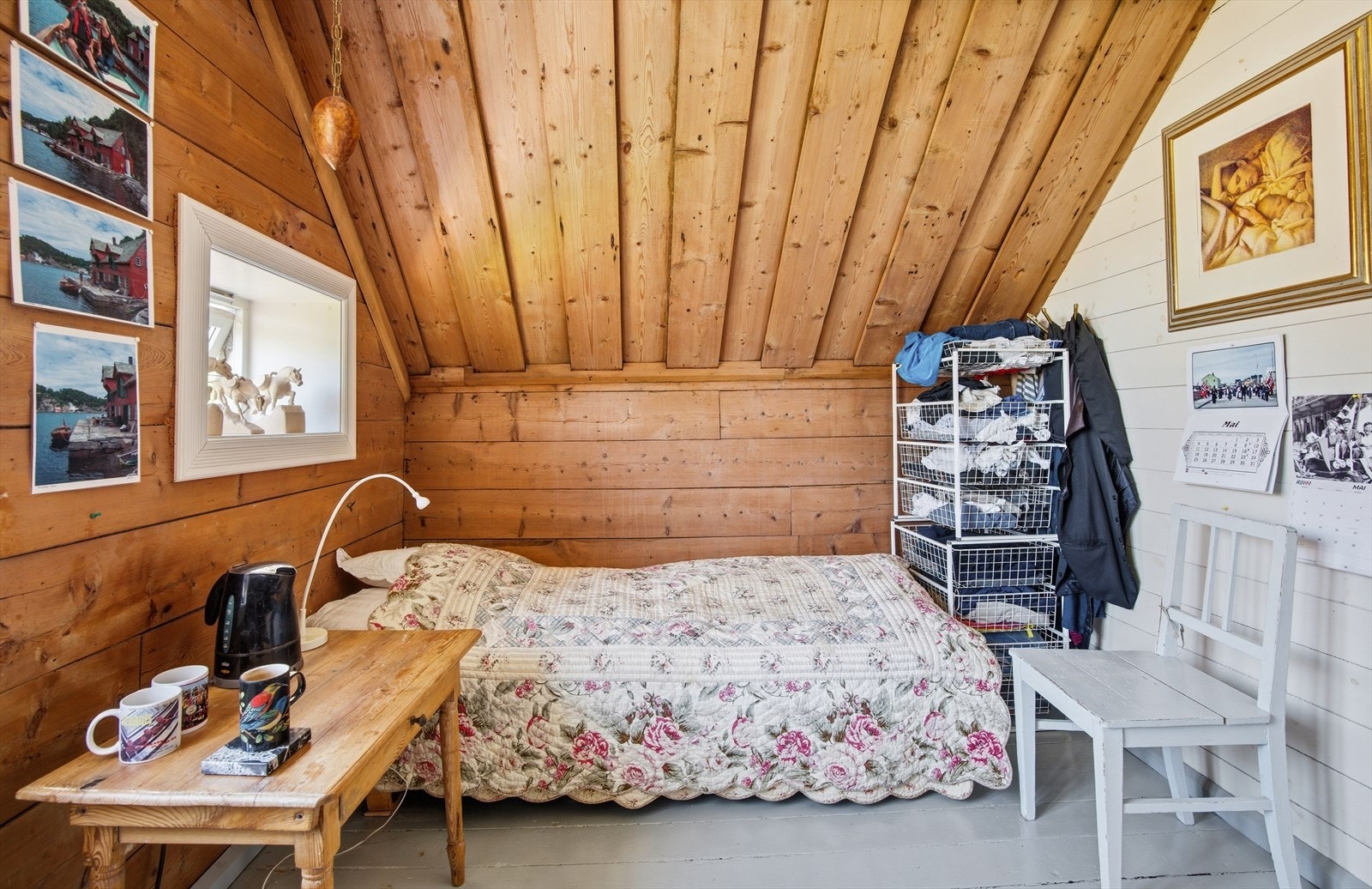 Her er det god plass til seng av ønsket størrelse, ulike garderobeløsninger eller annen ønsket bruk og møblering. Galleribilde
