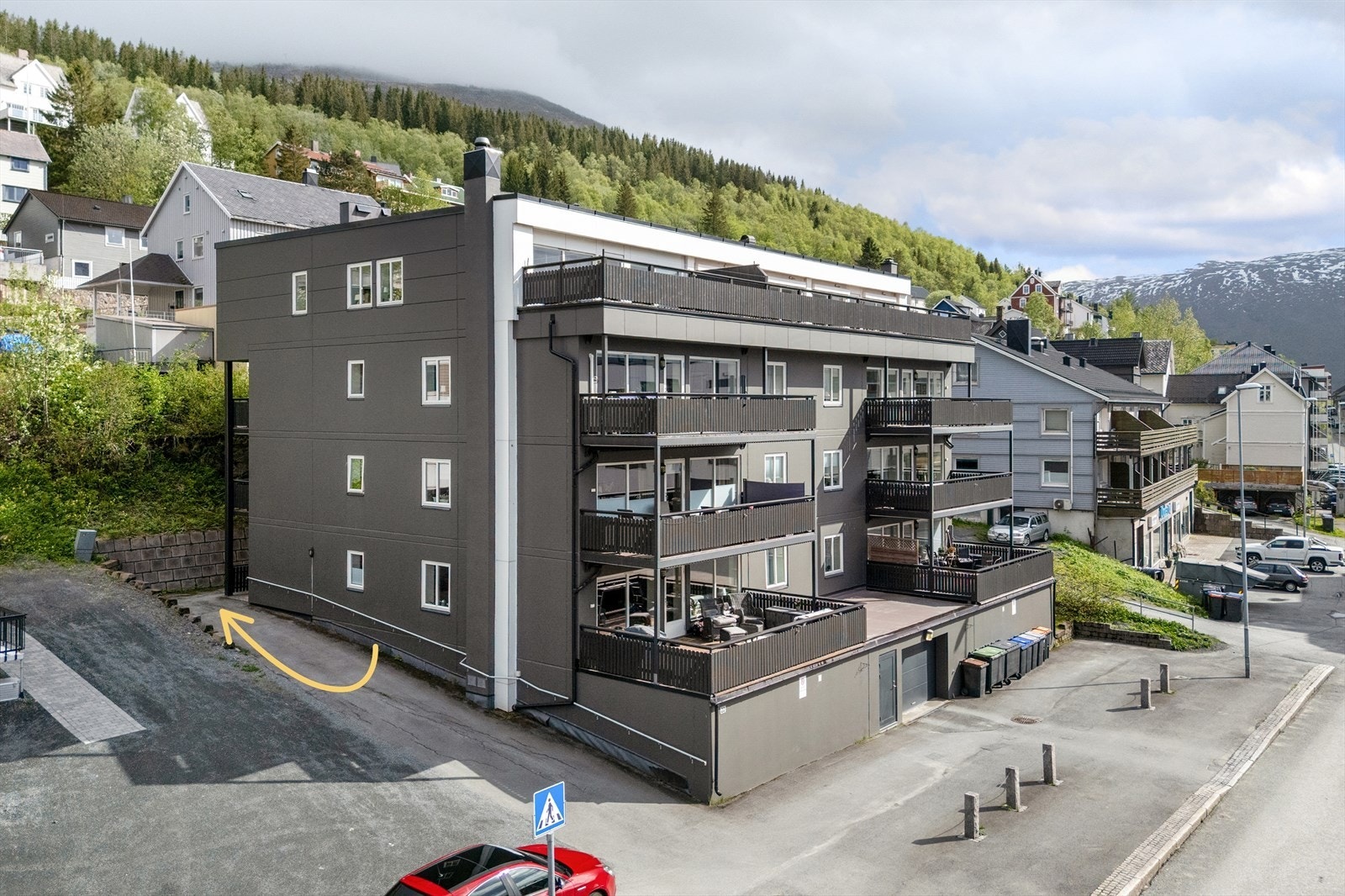 Inngangen er på baksiden. Galleribilde