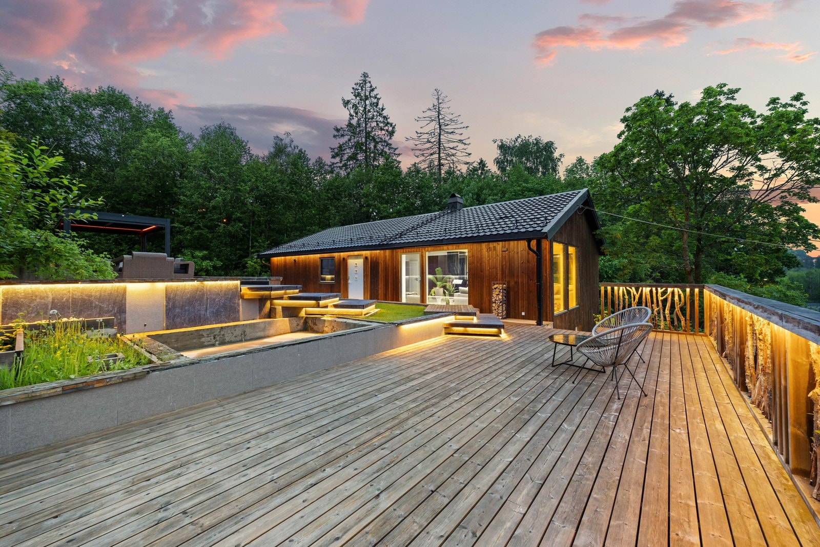 Velkommen til Vassbunnveien 1 presentert av eiendomsmegler Edvard Chapsang v/EIE eiendomsmegling avdeling Sandvika. Foto: Luxe AS (Anders Kjøndal) Galleribilde
