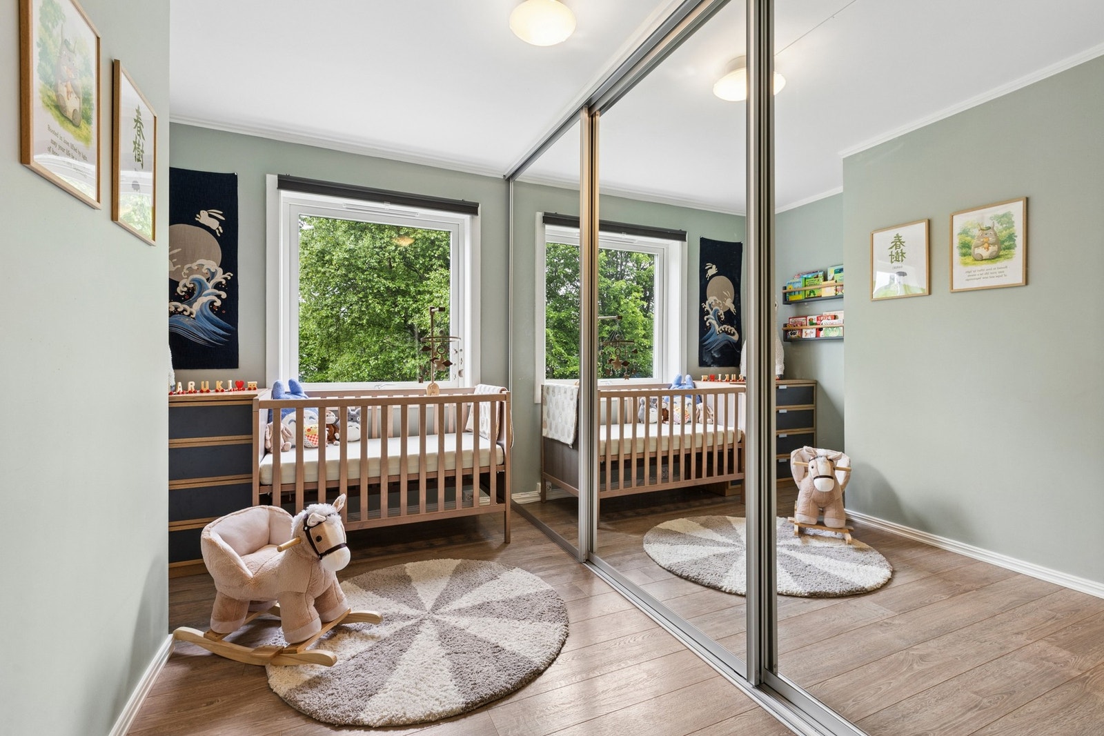 Soverom 1 passer perfekt som barnerom, gjesterom eller hjemmekontor. Galleribilde