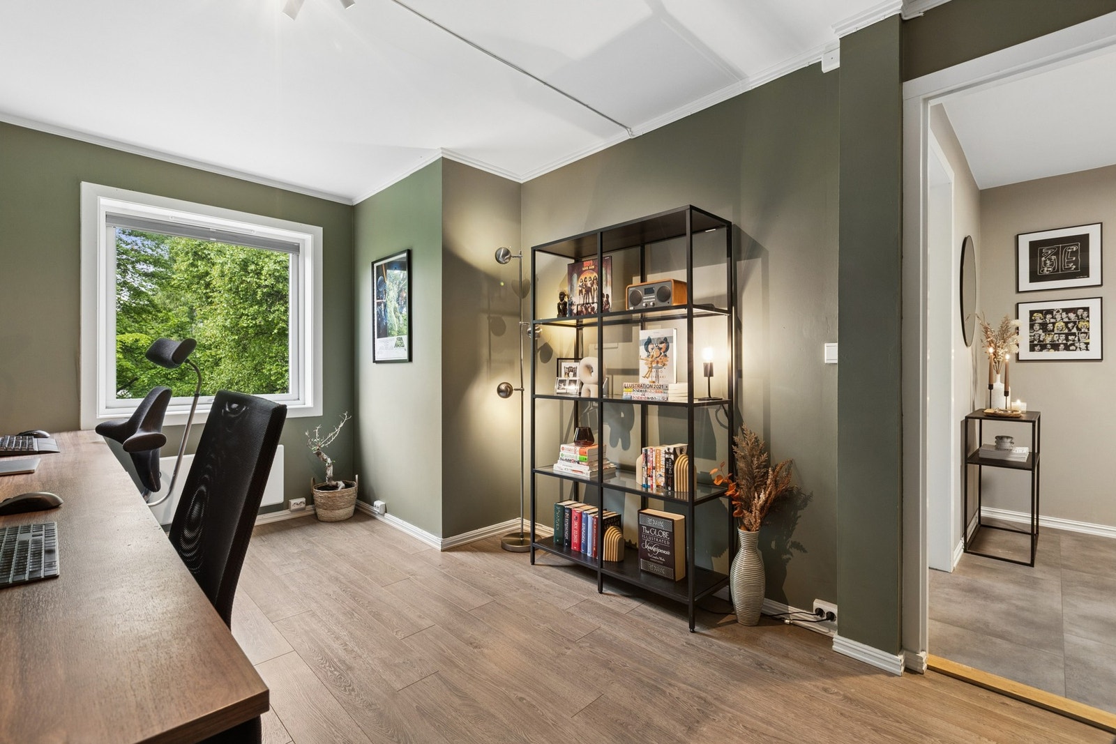 Soverom 2 er romslig og har plass til diverse soveromsmøblement. Galleribilde