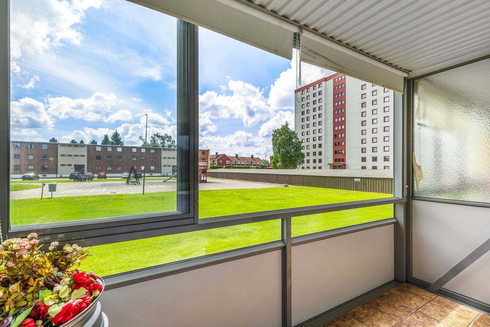 Leiligheten ligger i byggets 1. etasje med praktisk adkomst. Galleribilde