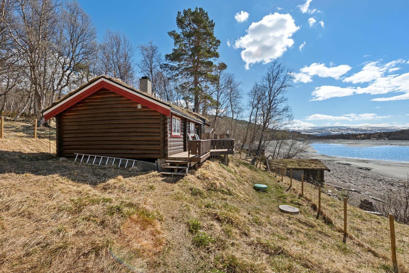 Eiendommen gir deg nærhet til naturen, med Gjevillvatnet som innbyr til bading, padling og fiske på sommerstid. Galleribilde