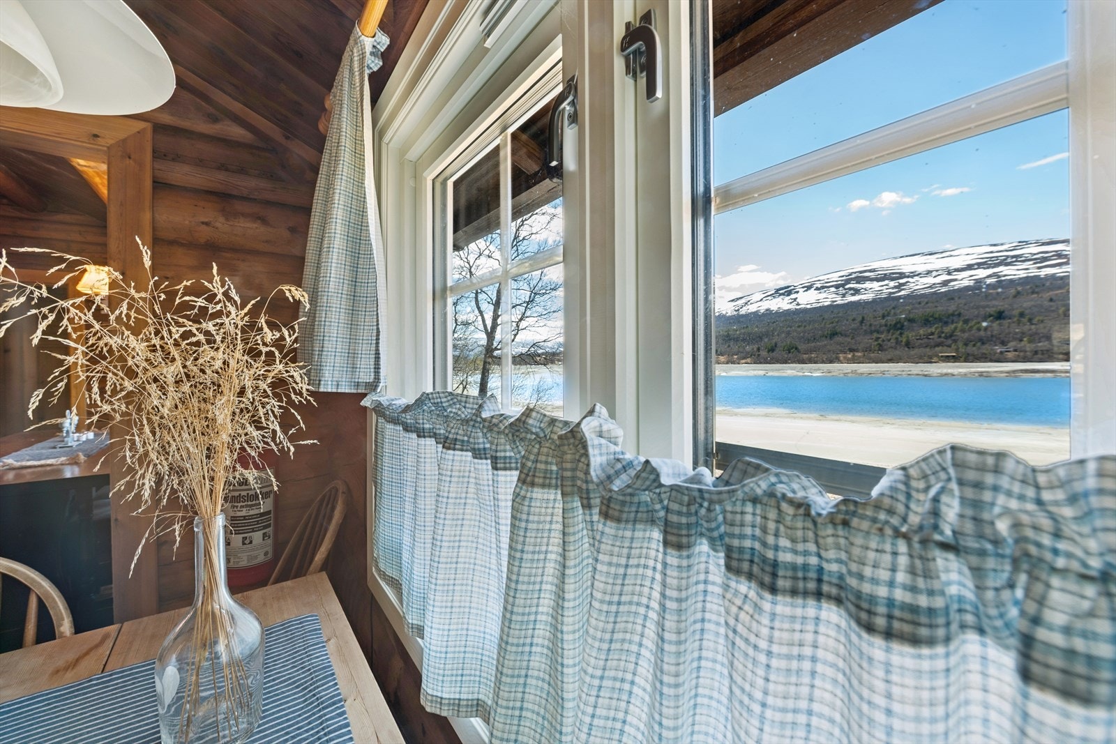 Vinduene er av nyere dato og har 2-lags glass. Galleribilde