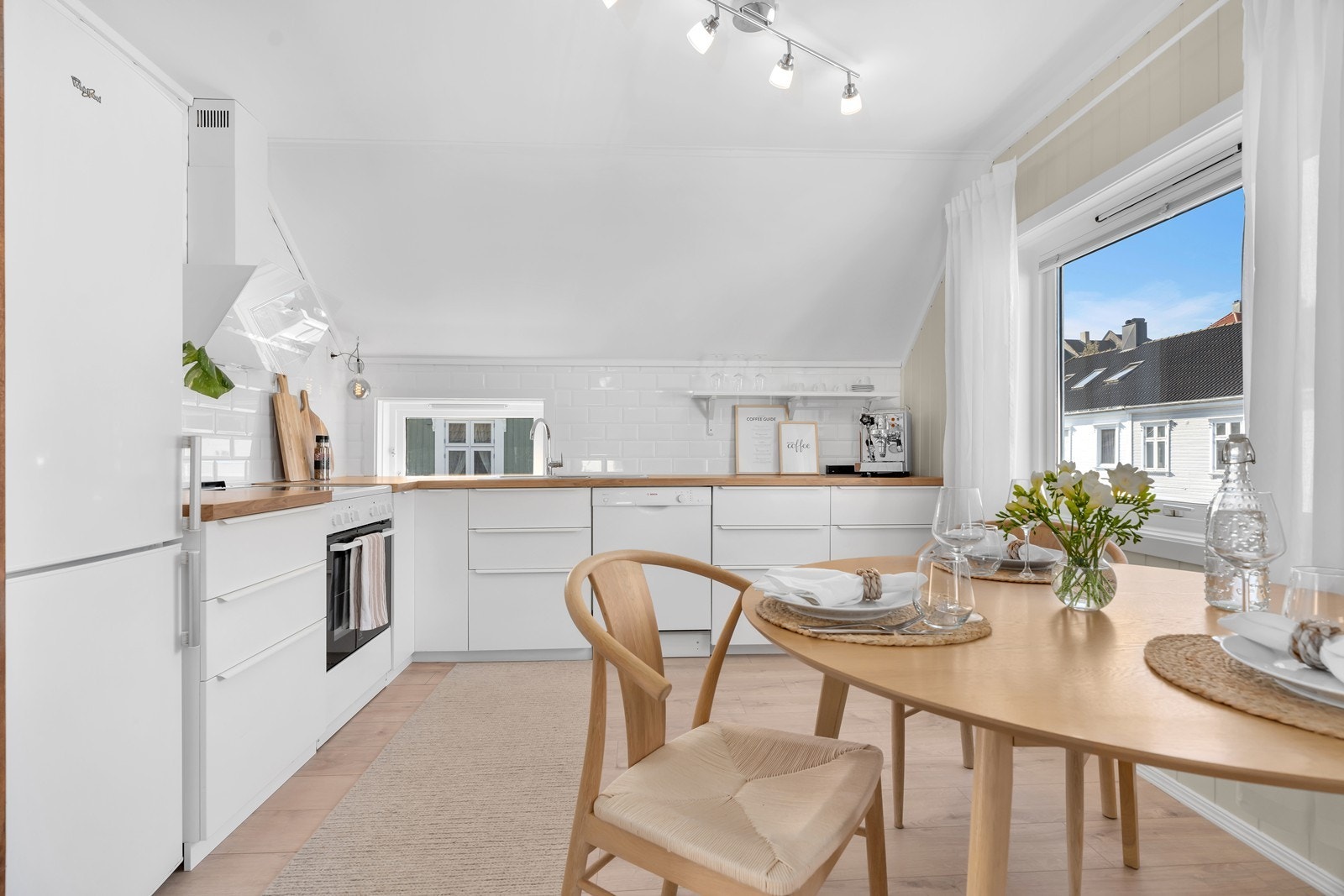 Stilren kjøkkeninnredning fra 2020 Galleribilde