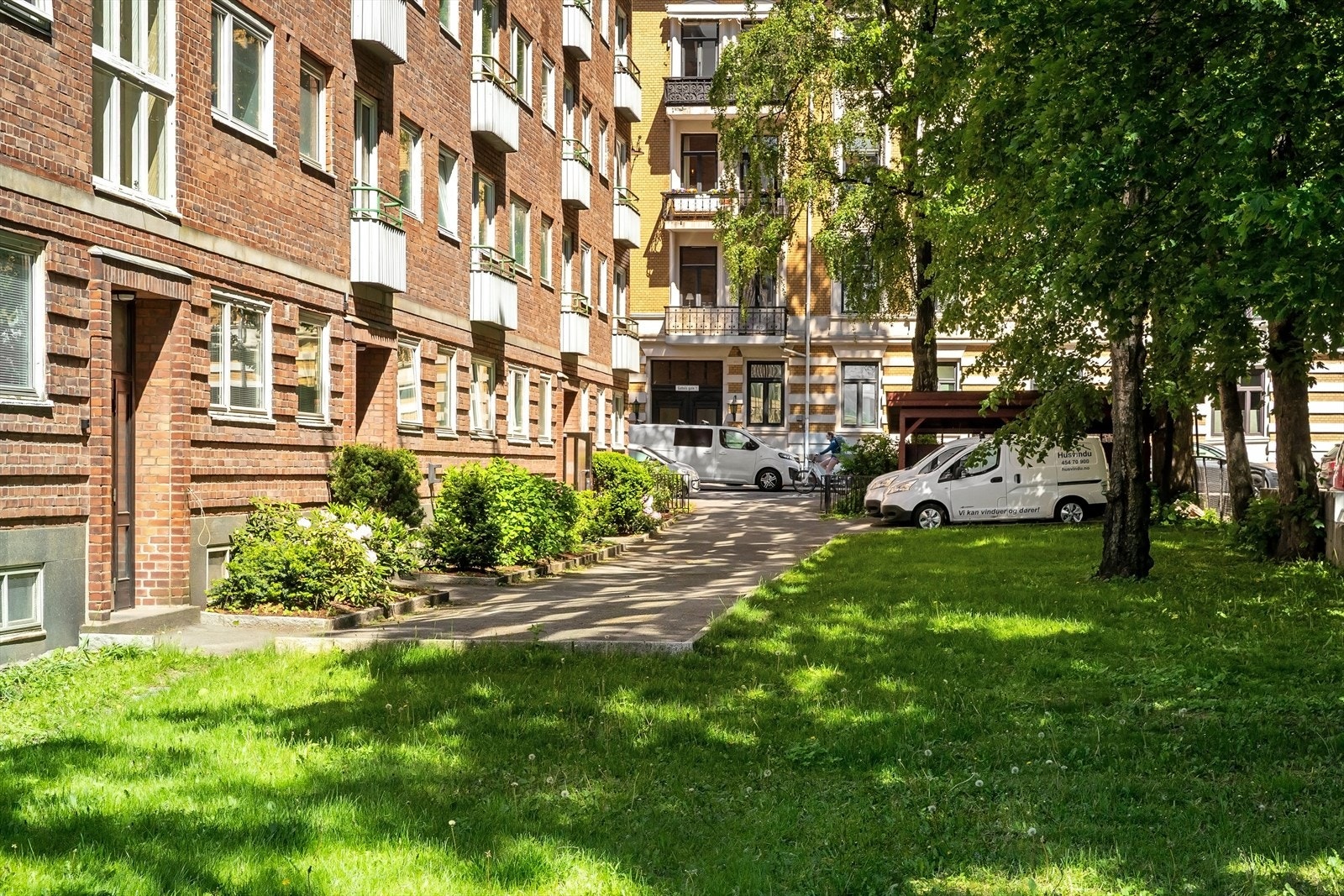 Gabels gate 1 ligger attraktivt til på Skillebekk. Området er ligger skjermet til og omgitt av vakre bygårder, parker og et godt utvalg av restauranter og butikker. Galleribilde