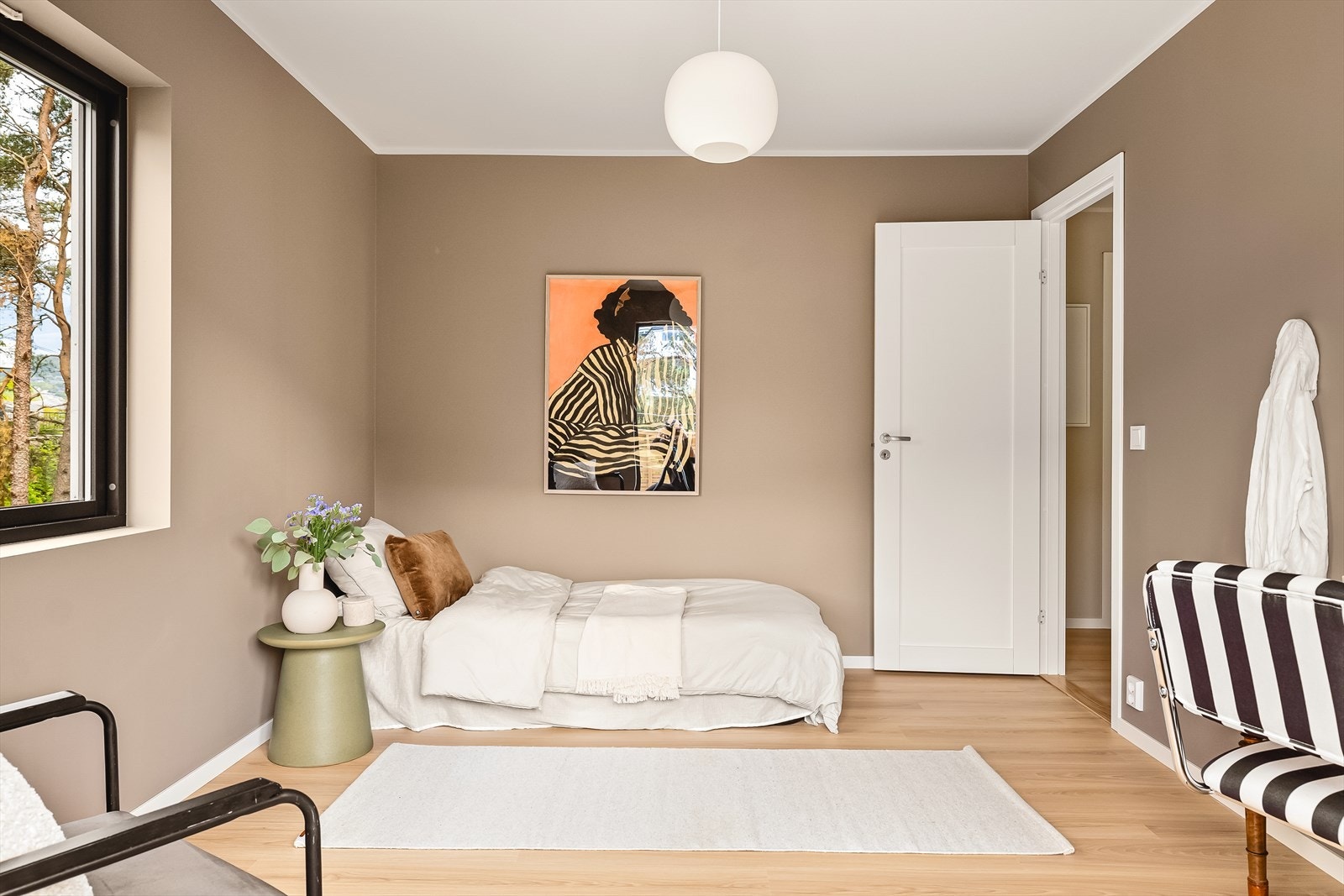 Soverommet måler 12 kvadratmeter. Galleribilde