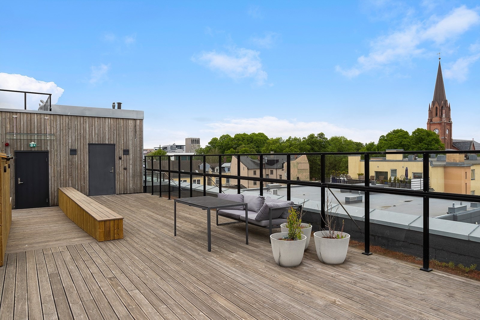 Som beboer får du også tilgang til en flott felles takterrasse med nydelig utsikt og fantastiske solforhold. Galleribilde