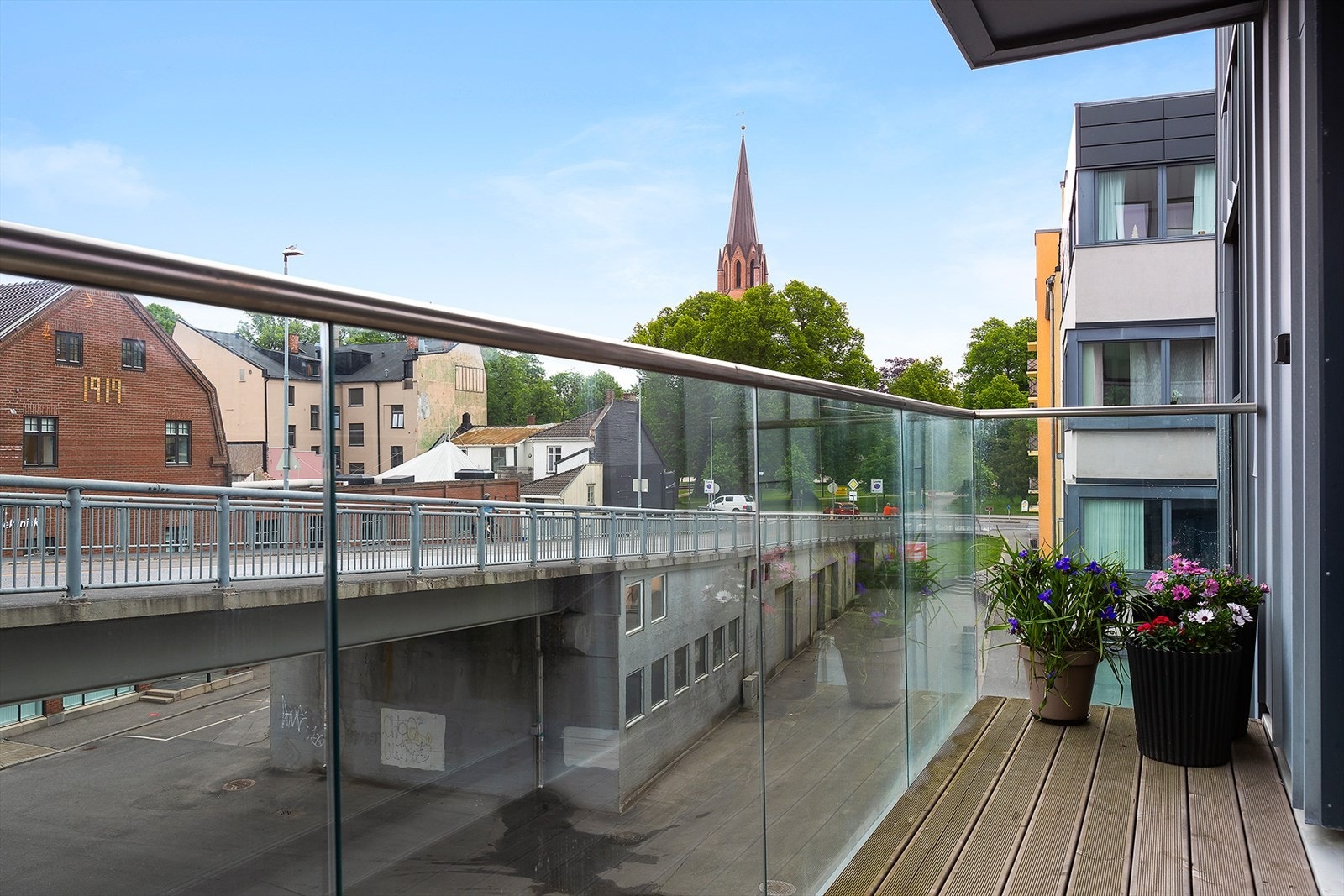 Fine muligheter for både utemøblering, grilling og avslapning gjennom store deler av året. Galleribilde